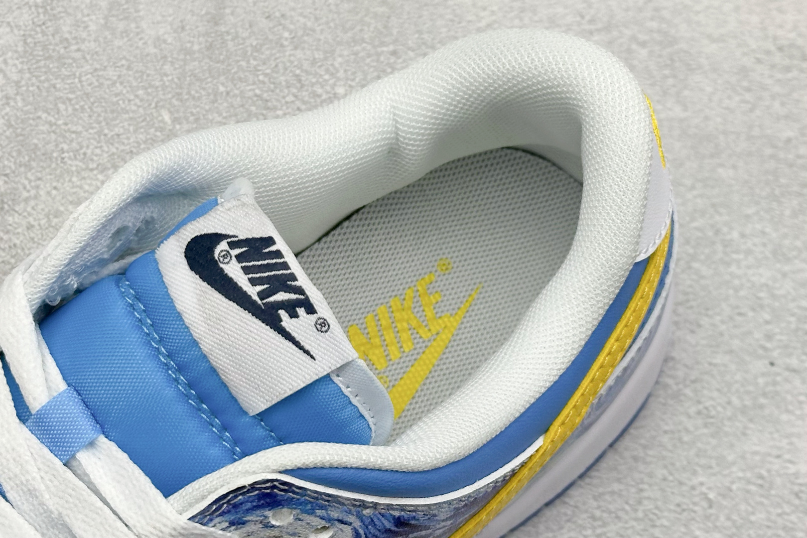 福利特价 放店私
Nk SB Dunk Low Pro 联名周年高端定制 低帮休闲板鞋
#定制鞋盒 大厂