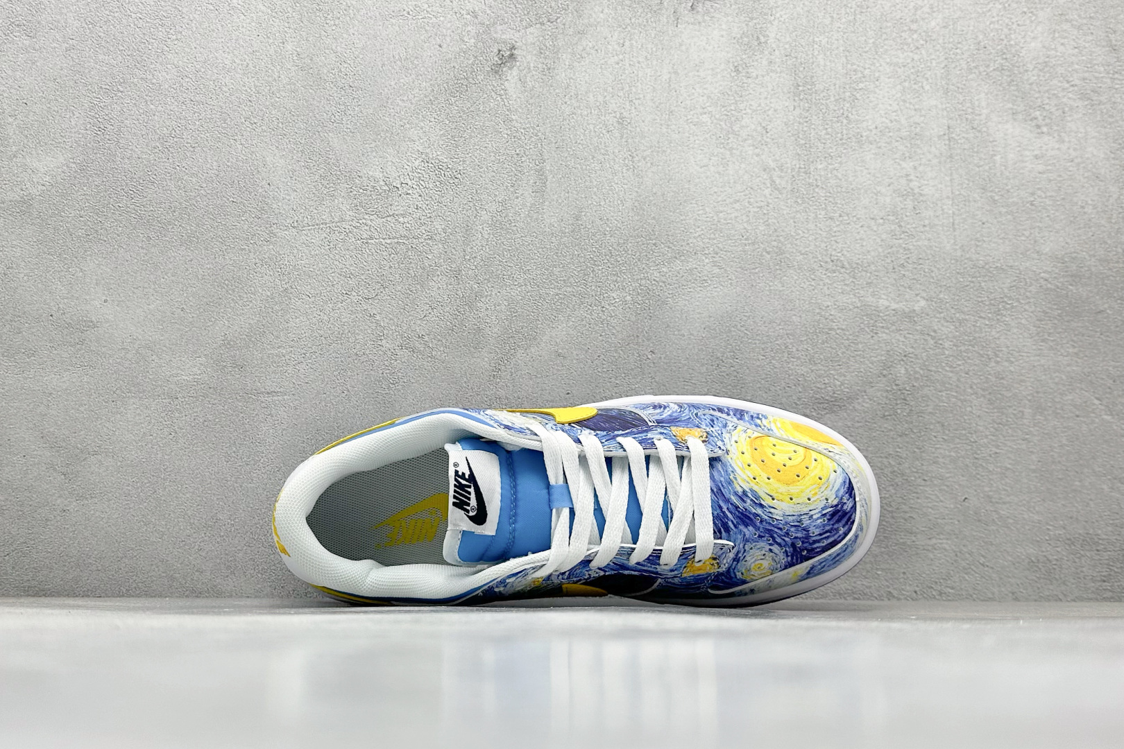 福利特价 放店私
Nk SB Dunk Low Pro 联名周年高端定制 低帮休闲板鞋
#定制鞋盒 大厂