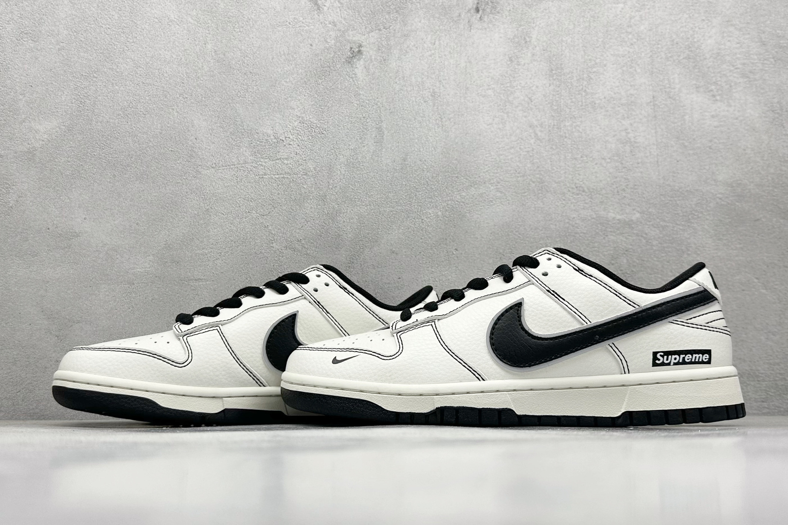 福利特价 放店私
Nk SB Dunk Low Pro 联名周年高端定制 低帮休闲板鞋
#定制鞋盒 大厂