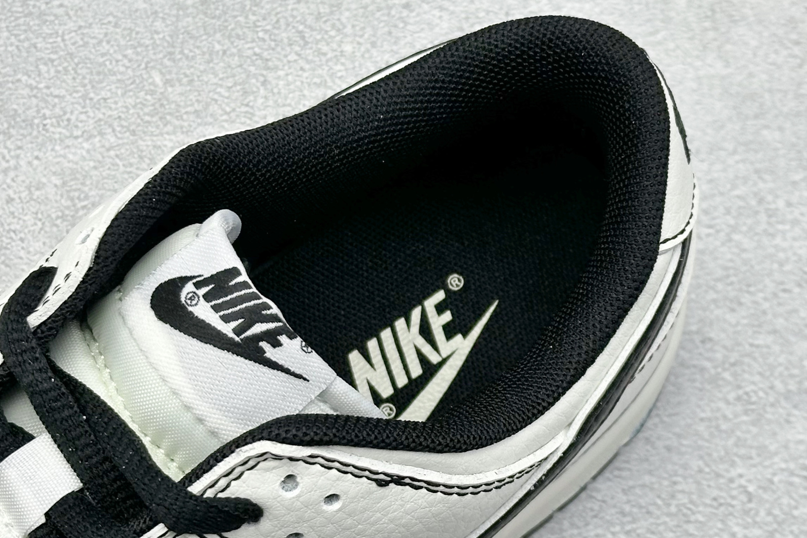 福利特价 放店私
Nk SB Dunk Low Pro 联名周年高端定制 低帮休闲板鞋
#定制鞋盒 大厂