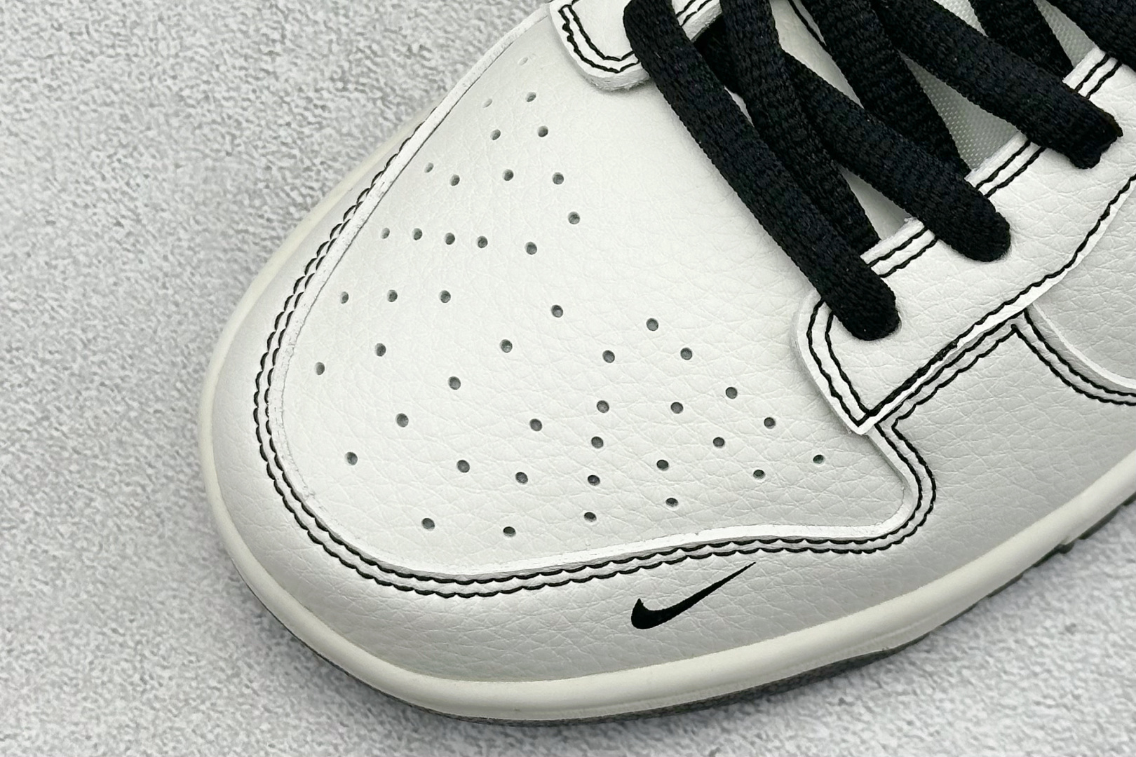 福利特价 放店私
Nk SB Dunk Low Pro 联名周年高端定制 低帮休闲板鞋
#定制鞋盒 大厂