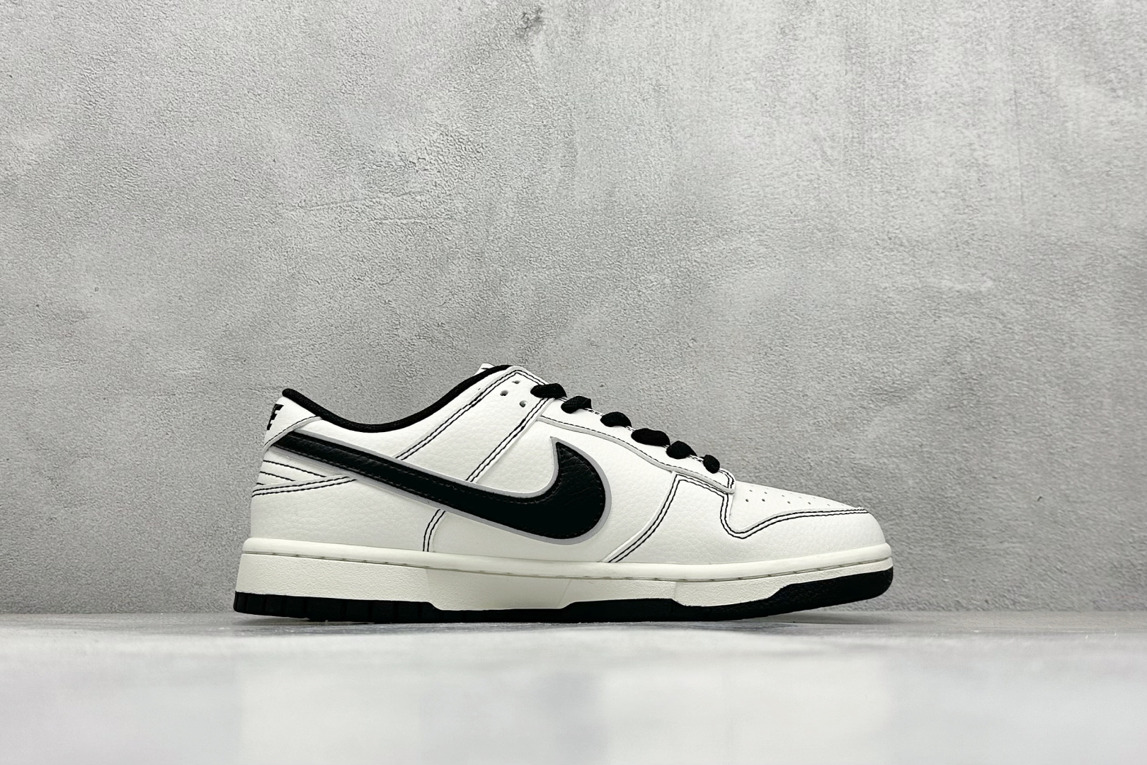 福利特价 放店私
Nk SB Dunk Low Pro 联名周年高端定制 低帮休闲板鞋
#定制鞋盒 大厂