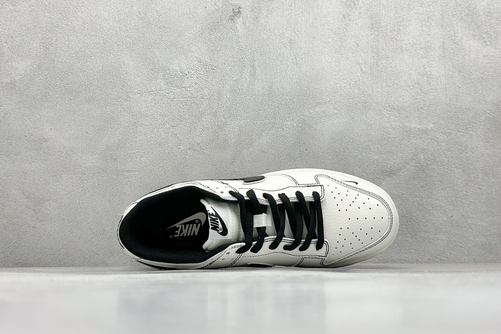 福利特价 放店私
Nk SB Dunk Low Pro 联名周年高端定制 低帮休闲板鞋
#定制鞋盒 大厂