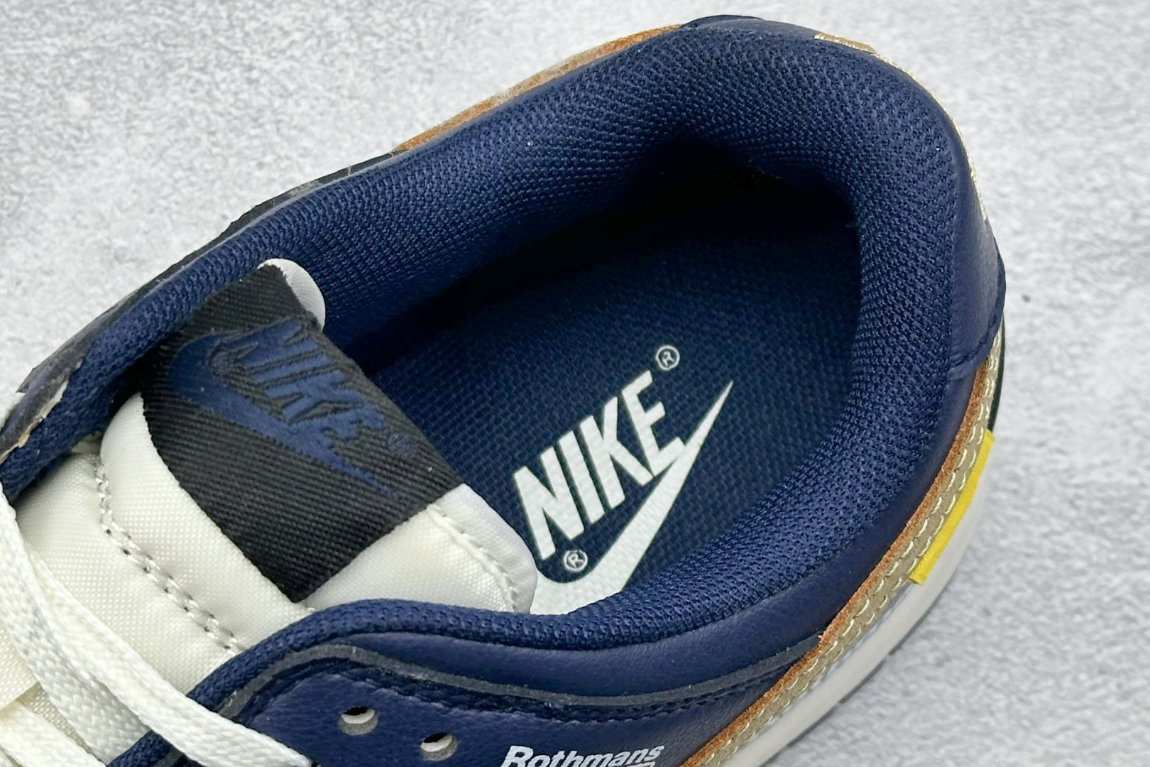福利特价 放店私
Nk SB Dunk Low Pro 联名周年高端定制 低帮休闲板鞋
#定制鞋盒 大厂