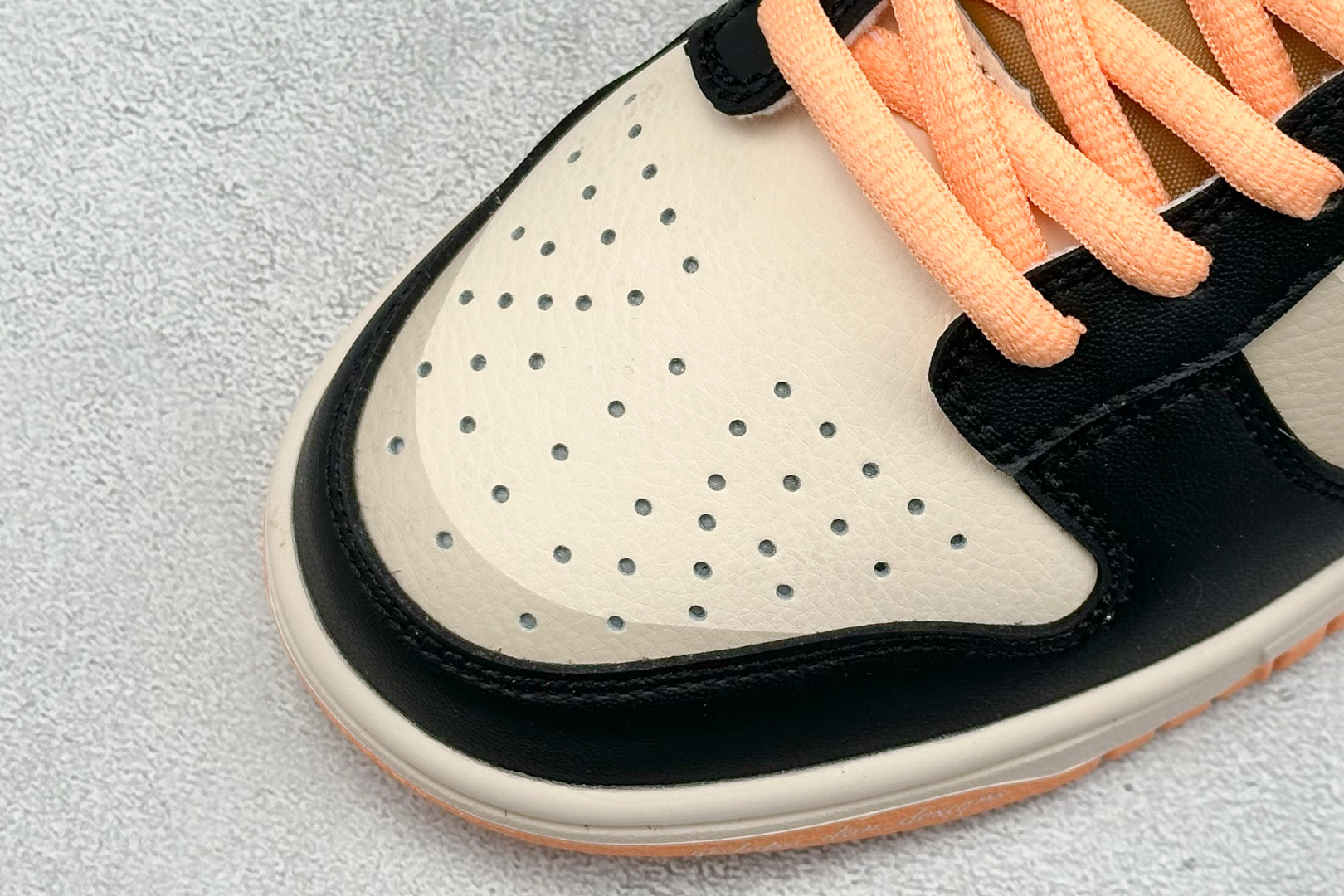福利特价 放店私
Nk SB Dunk Low Pro 联名周年高端定制 低帮休闲板鞋
#定制鞋盒 大厂