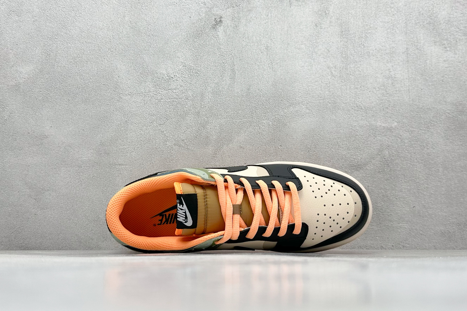 福利特价 放店私
Nk SB Dunk Low Pro 联名周年高端定制 低帮休闲板鞋
#定制鞋盒 大厂