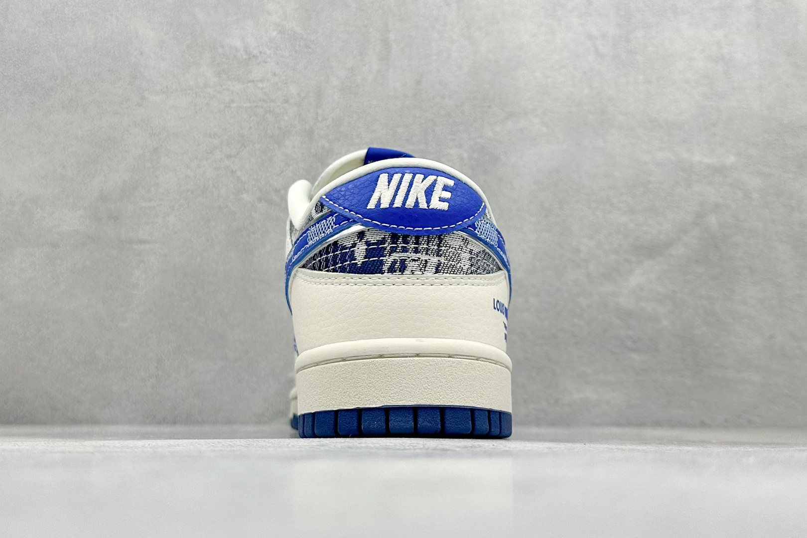 240 Nike SB Dunk Low “路易威登LV联名---米白蓝帆布印花”  低帮休闲板鞋 DS6608-004