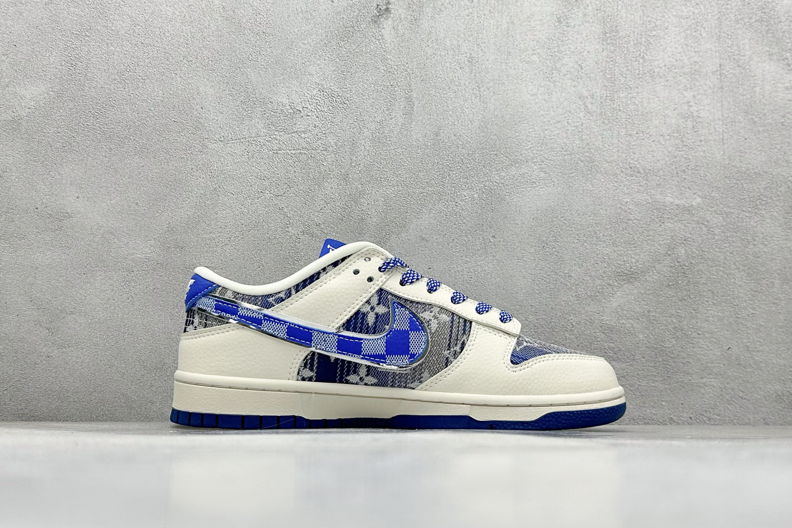 240 Nike SB Dunk Low “路易威登LV联名---米白蓝帆布印花”  低帮休闲板鞋 DS6608-004