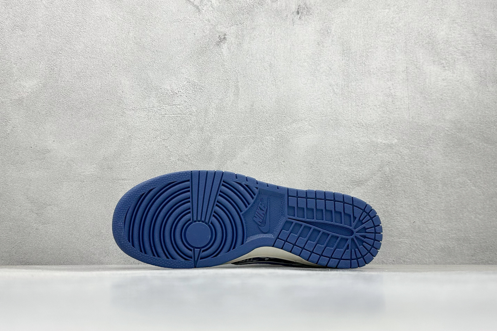 240 Nike SB Dunk Low “路易威登LV联名---米白蓝帆布印花”  低帮休闲板鞋 DS6608-004