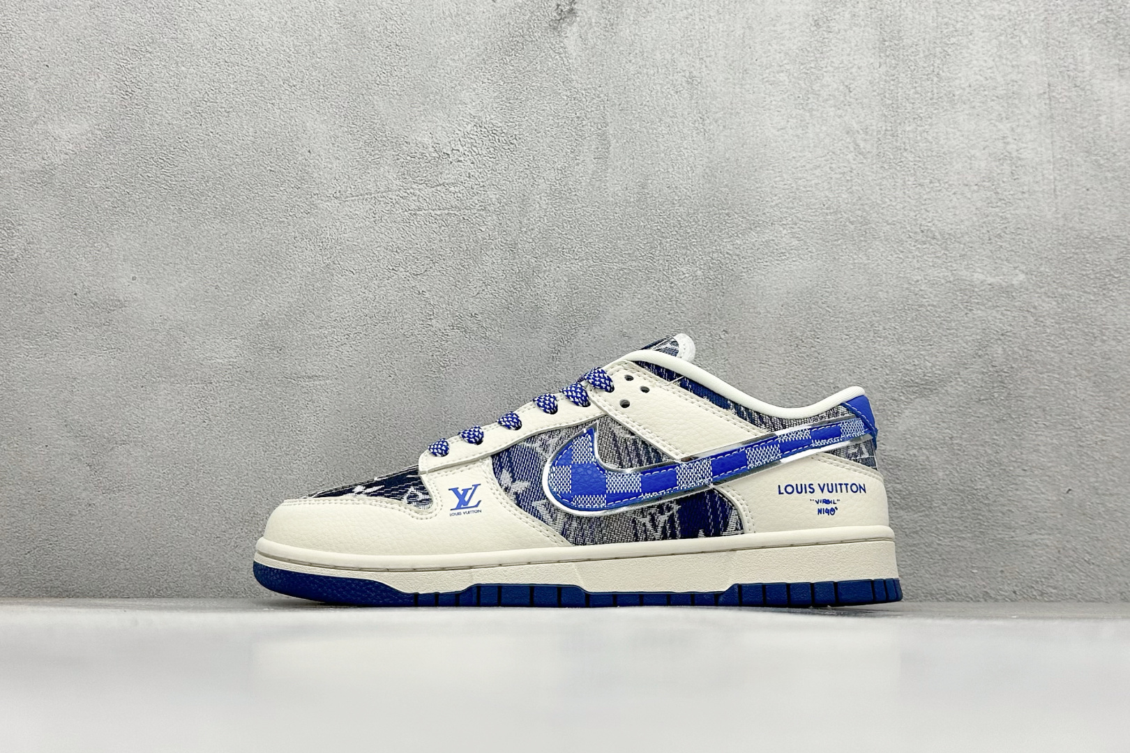 240 Nike SB Dunk Low “路易威登LV联名---米白蓝帆布印花”  低帮休闲板鞋 DS6608-004