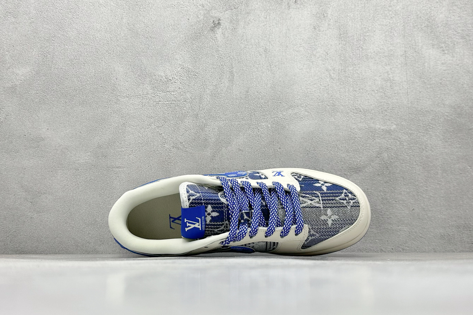240 Nike SB Dunk Low “路易威登LV联名---米白蓝帆布印花”  低帮休闲板鞋 DS6608-004