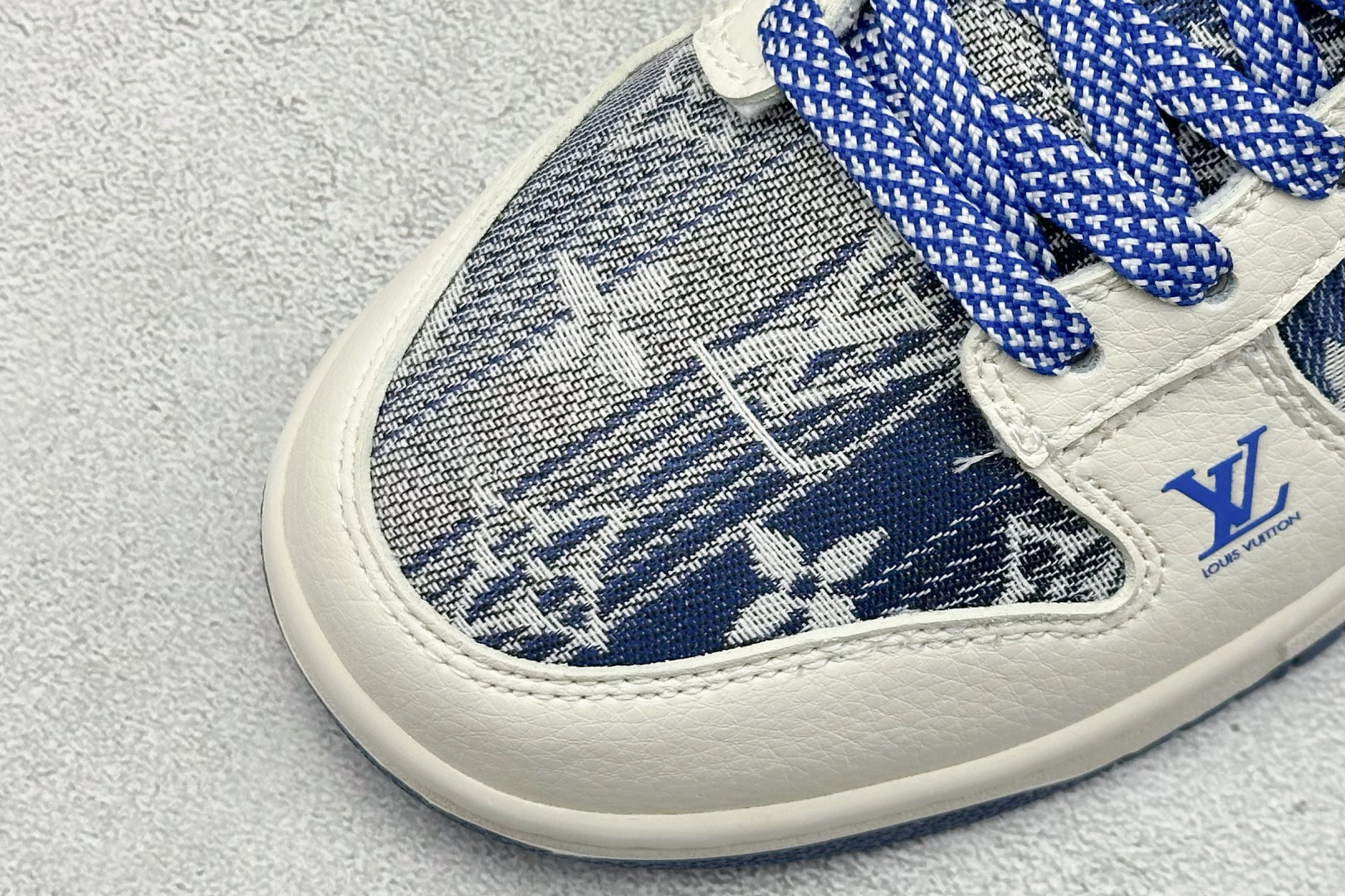 240 Nike SB Dunk Low “路易威登LV联名---米白蓝帆布印花”  低帮休闲板鞋 DS6608-004