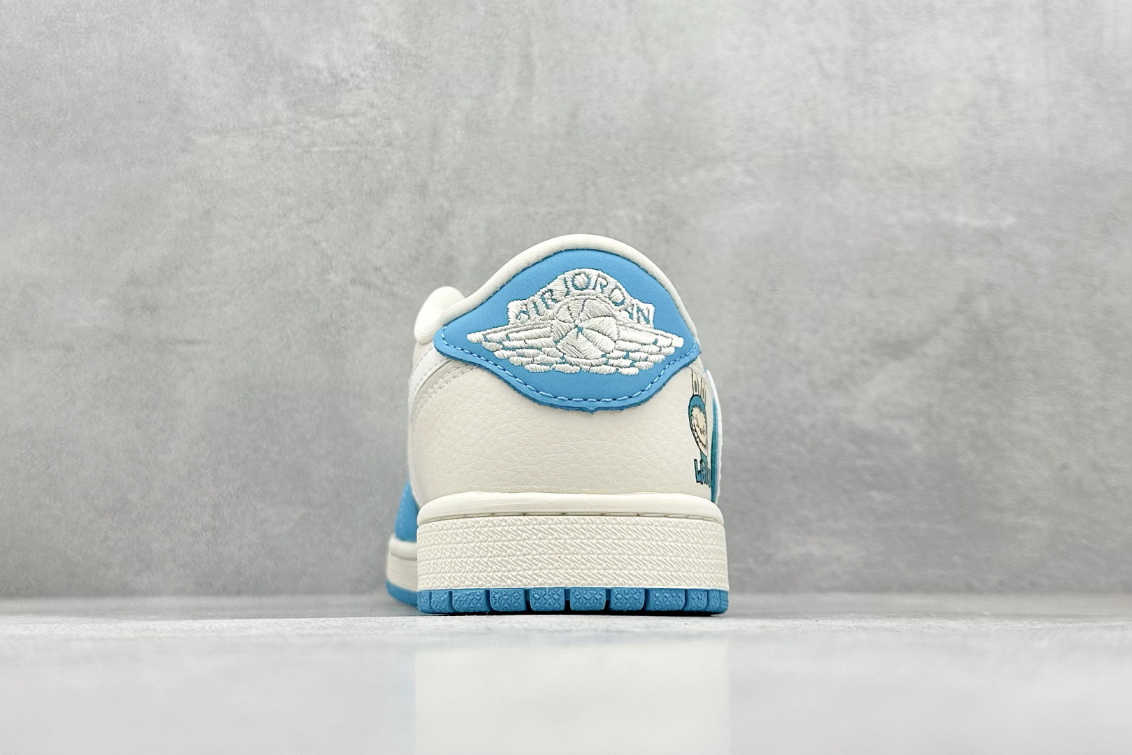 240 Travis Scott x Nike Air Jordan 1 Low x LABUBU涂鸦 Air Jordan 1 Low 反转蓝白拉布布倒钩  XB1979-021
