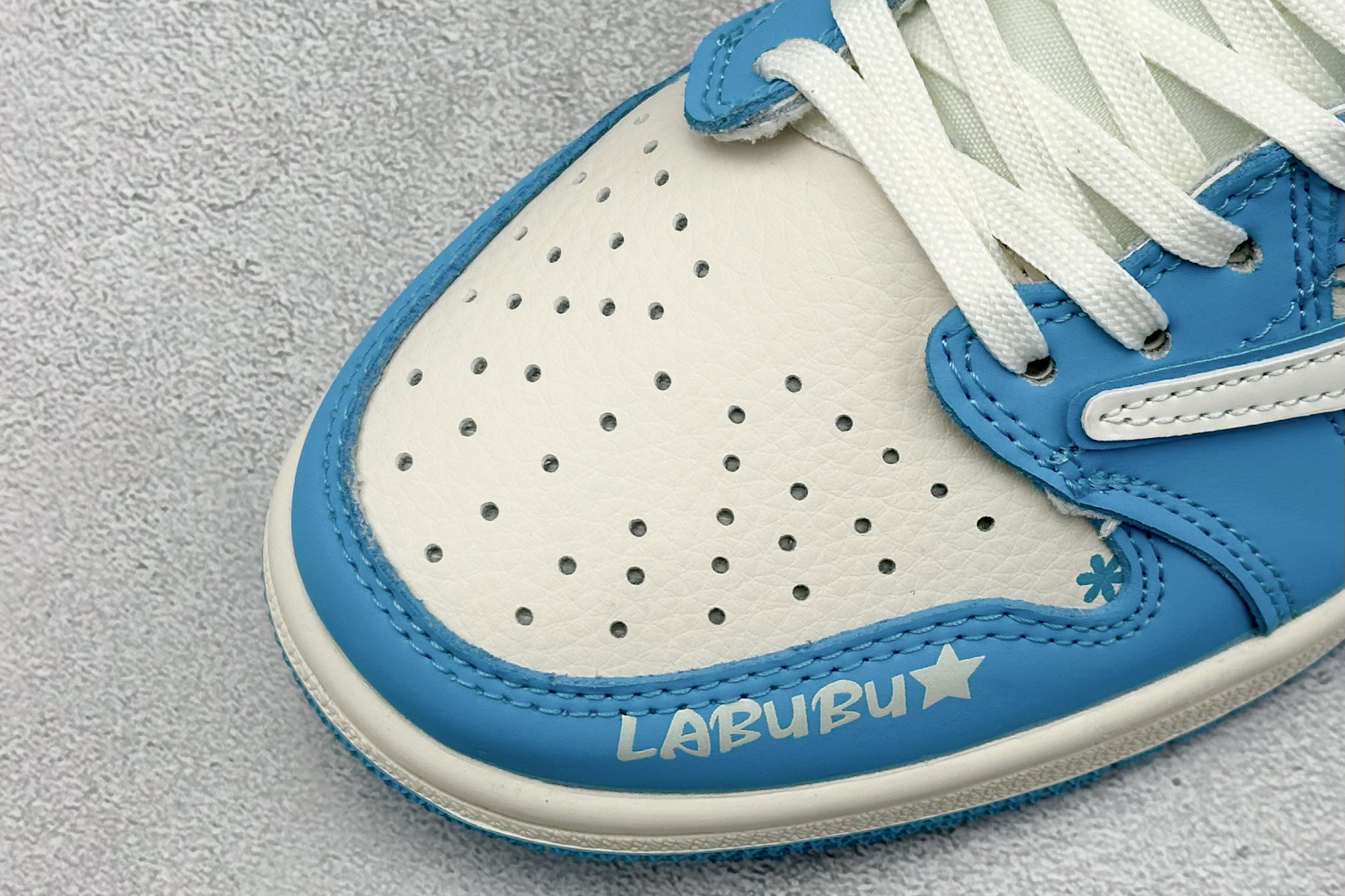 240 Travis Scott x Nike Air Jordan 1 Low x LABUBU涂鸦 Air Jordan 1 Low 反转蓝白拉布布倒钩  XB1979-021