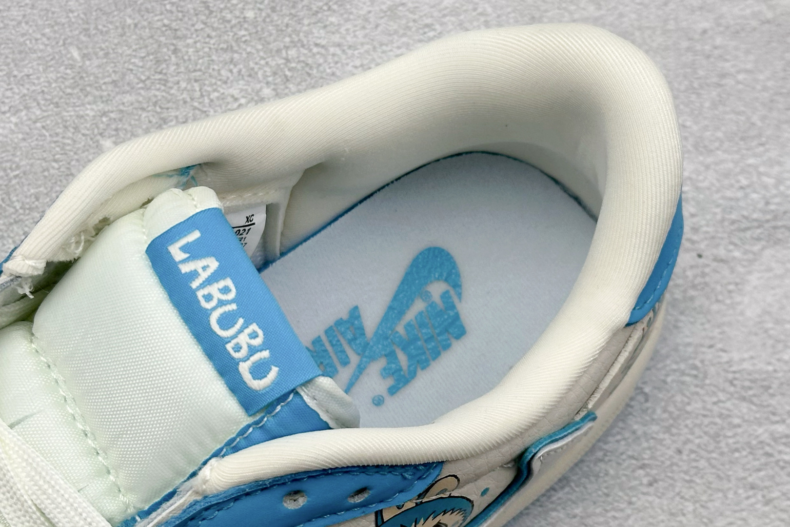 240 Travis Scott x Nike Air Jordan 1 Low x LABUBU涂鸦 Air Jordan 1 Low 反转蓝白拉布布倒钩  XB1979-021
