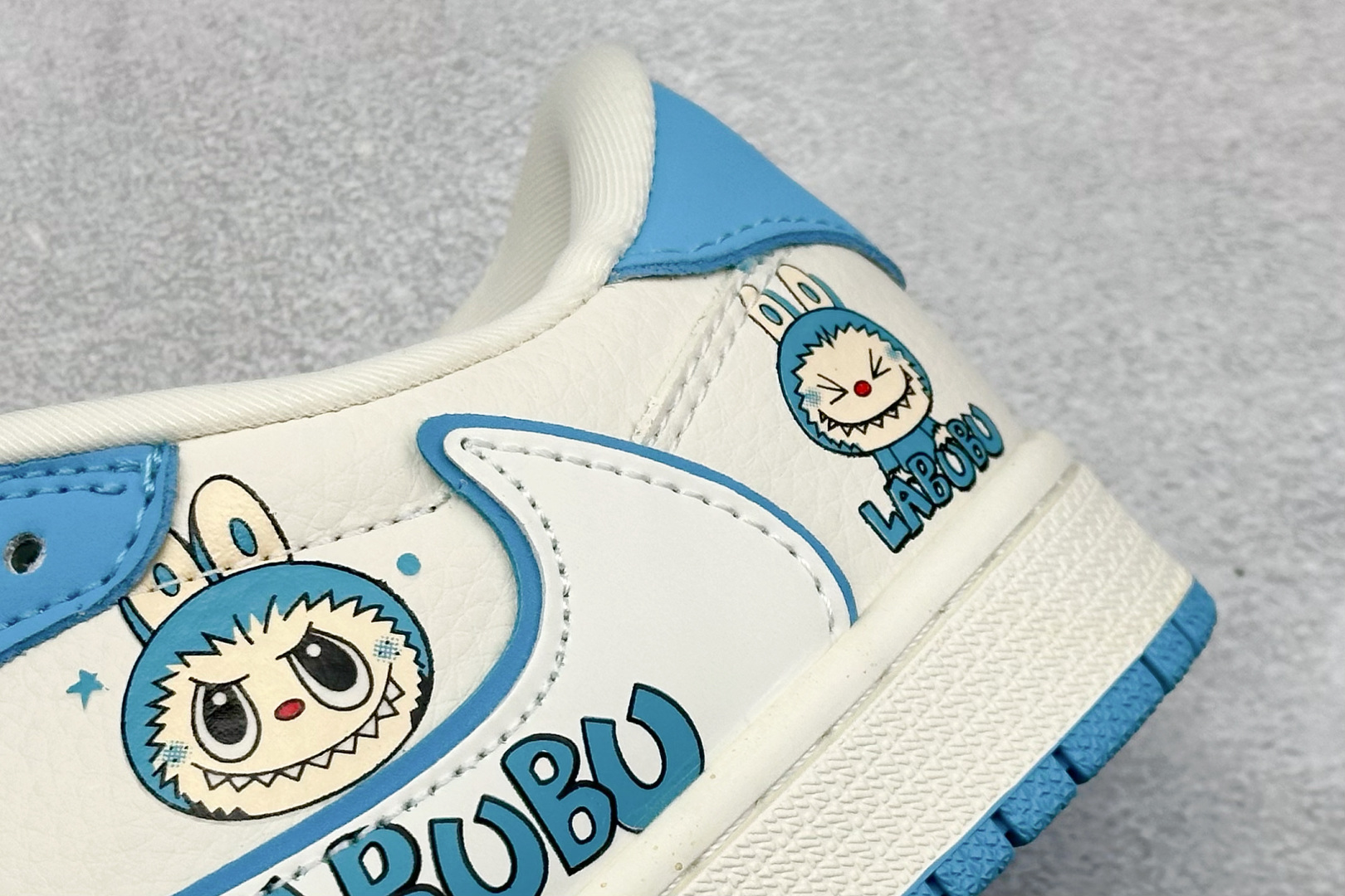 240 Travis Scott x Nike Air Jordan 1 Low x LABUBU涂鸦 Air Jordan 1 Low 反转蓝白拉布布倒钩  XB1979-021