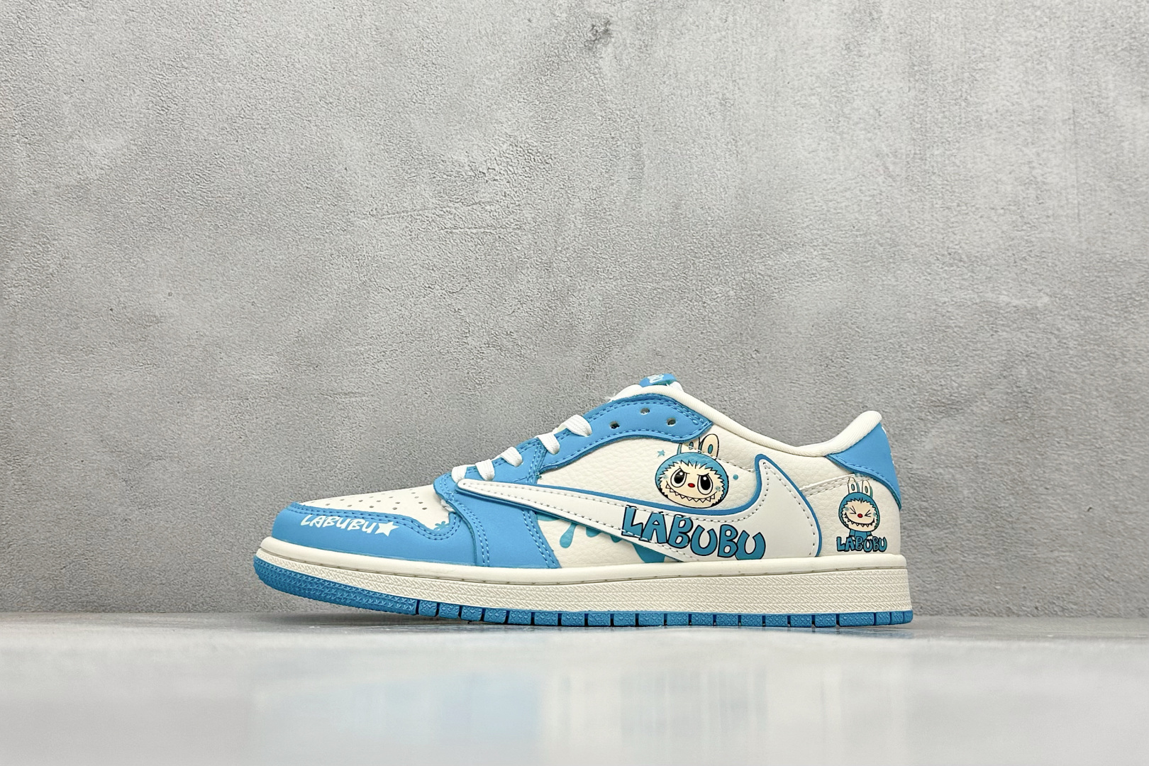 240 Travis Scott x Nike Air Jordan 1 Low x LABUBU涂鸦 Air Jordan 1 Low 反转蓝白拉布布倒钩  XB1979-021