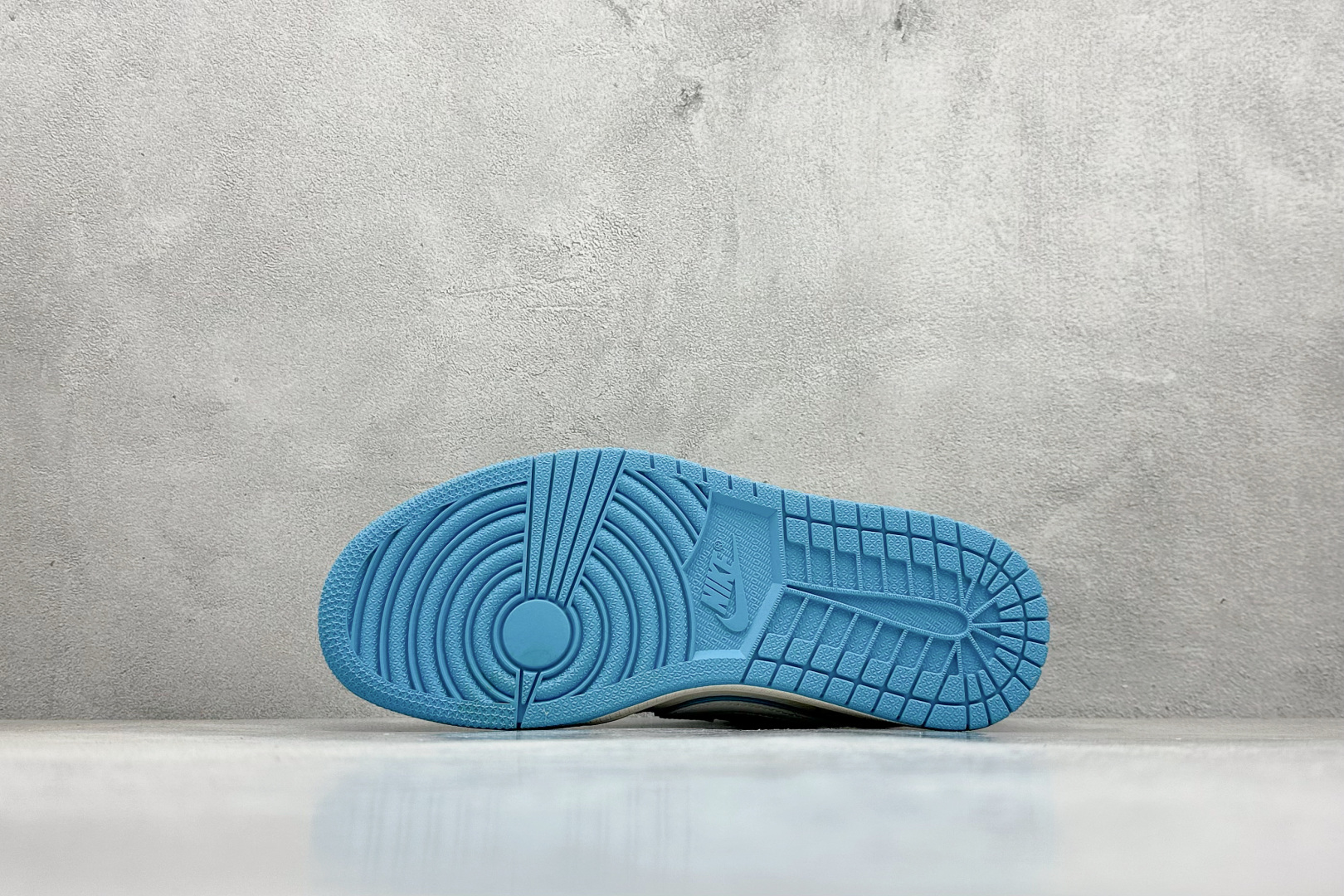 240 Travis Scott x Nike Air Jordan 1 Low x LABUBU涂鸦 Air Jordan 1 Low 反转蓝白拉布布倒钩  XB1979-021