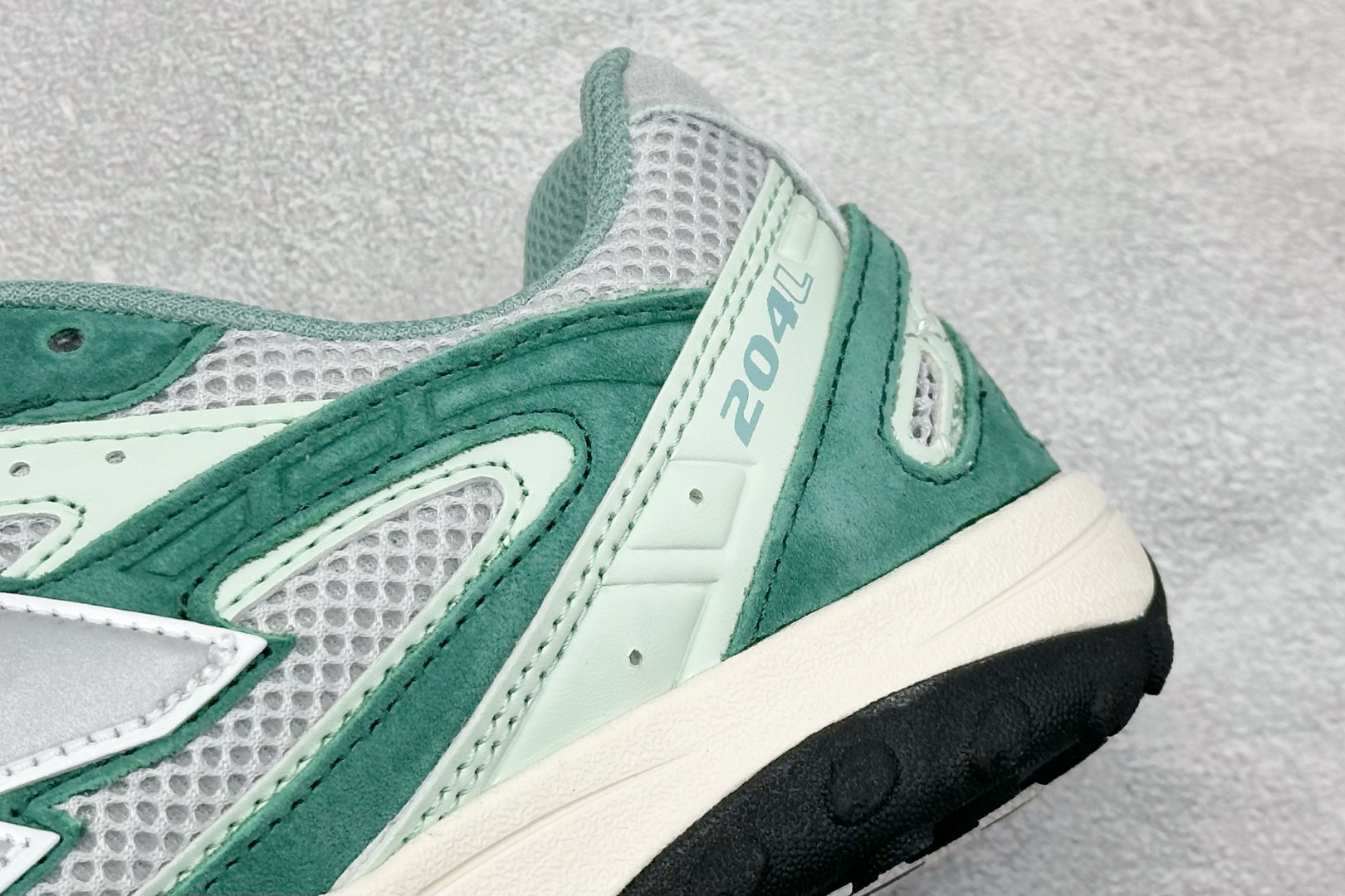 220 F版New Balance 新百伦204 系列 复古休闲运动百搭老爹跑步鞋 U204LKTA