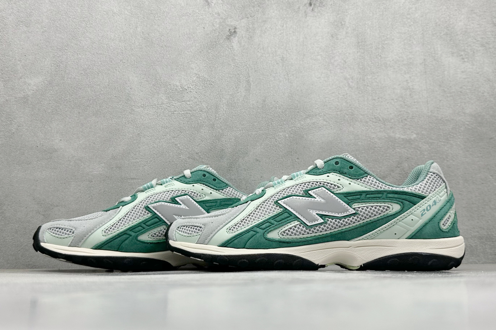 220 F版New Balance 新百伦204 系列 复古休闲运动百搭老爹跑步鞋 U204LKTA