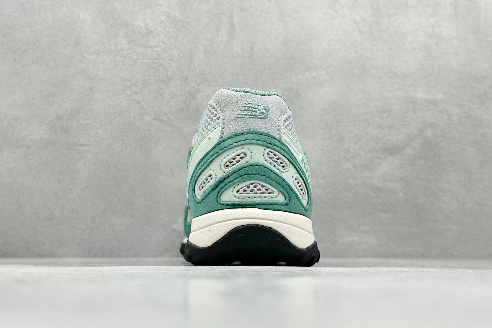 220 F版New Balance 新百伦204 系列 复古休闲运动百搭老爹跑步鞋 U204LKTA