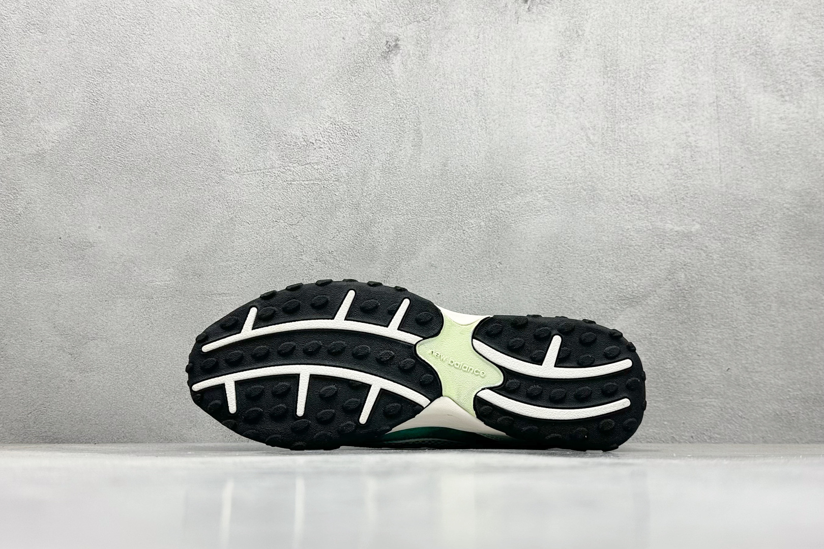 220 F版New Balance 新百伦204 系列 复古休闲运动百搭老爹跑步鞋 U204LKTA