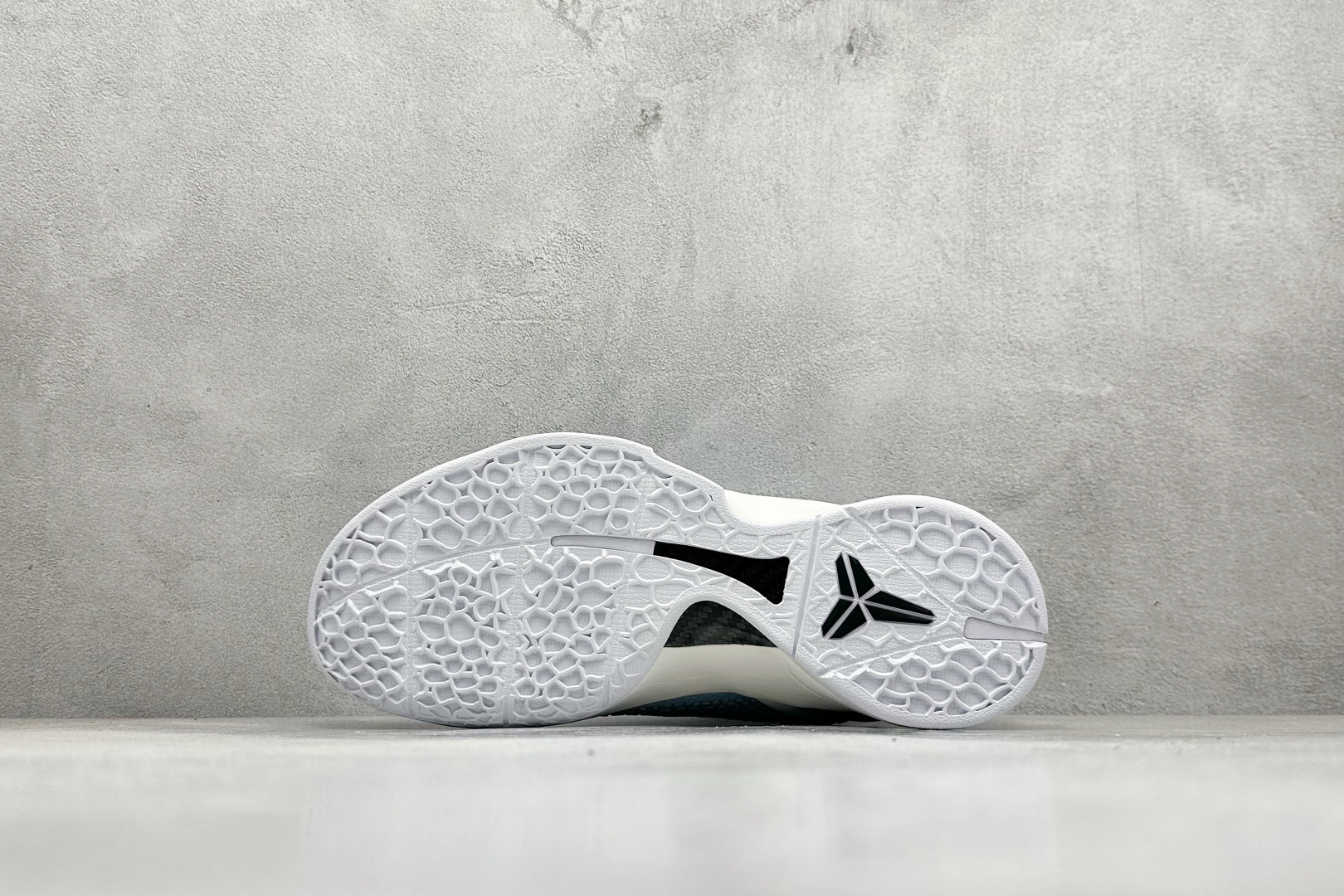300 GJR NK Zoom Kobe 6 科比六代 前后气垫加持 信仰绝不减配 IO3672-400