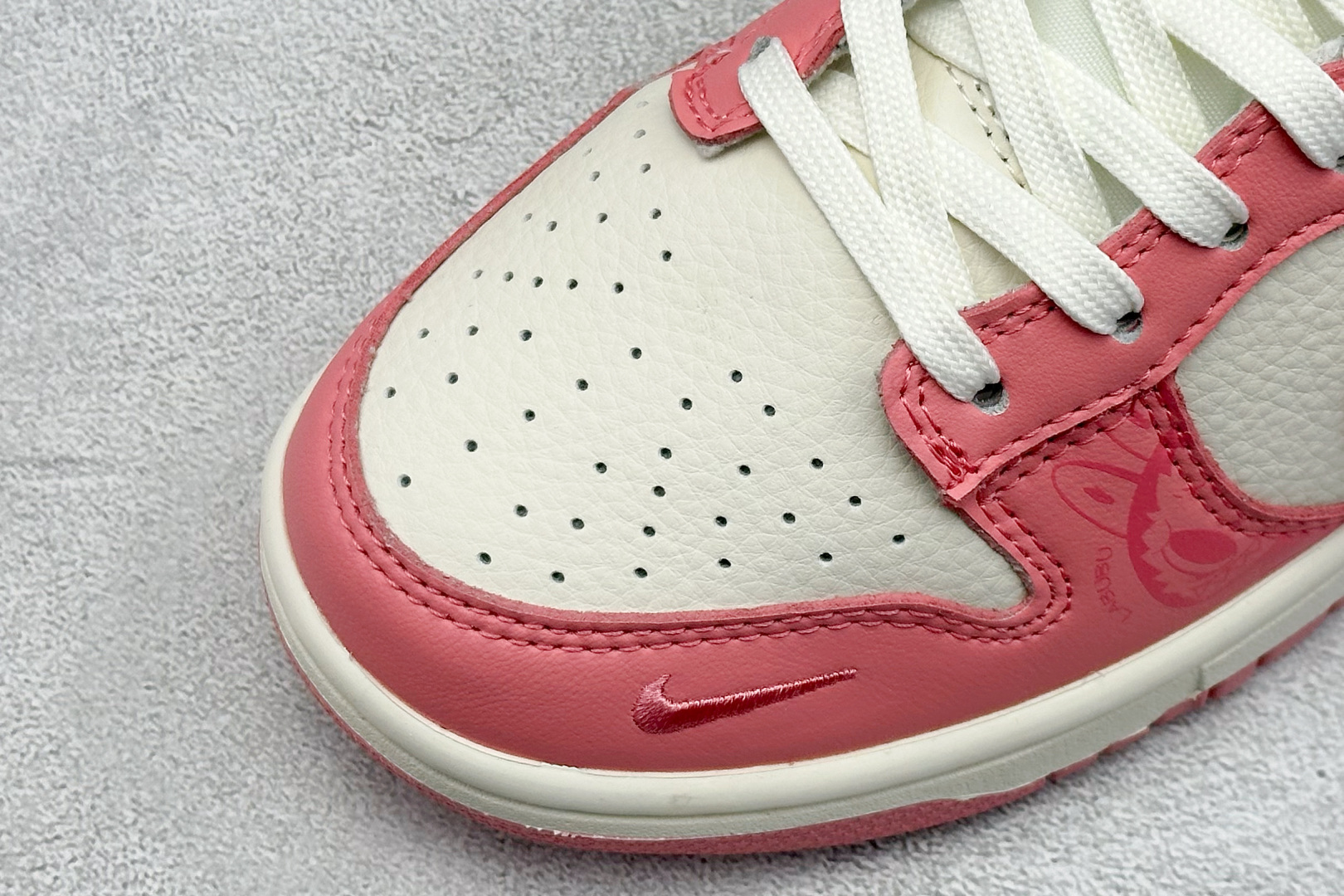 280 XC版Nike SB Dunk Low x LABUBU 粉白小勾  SR2025-008