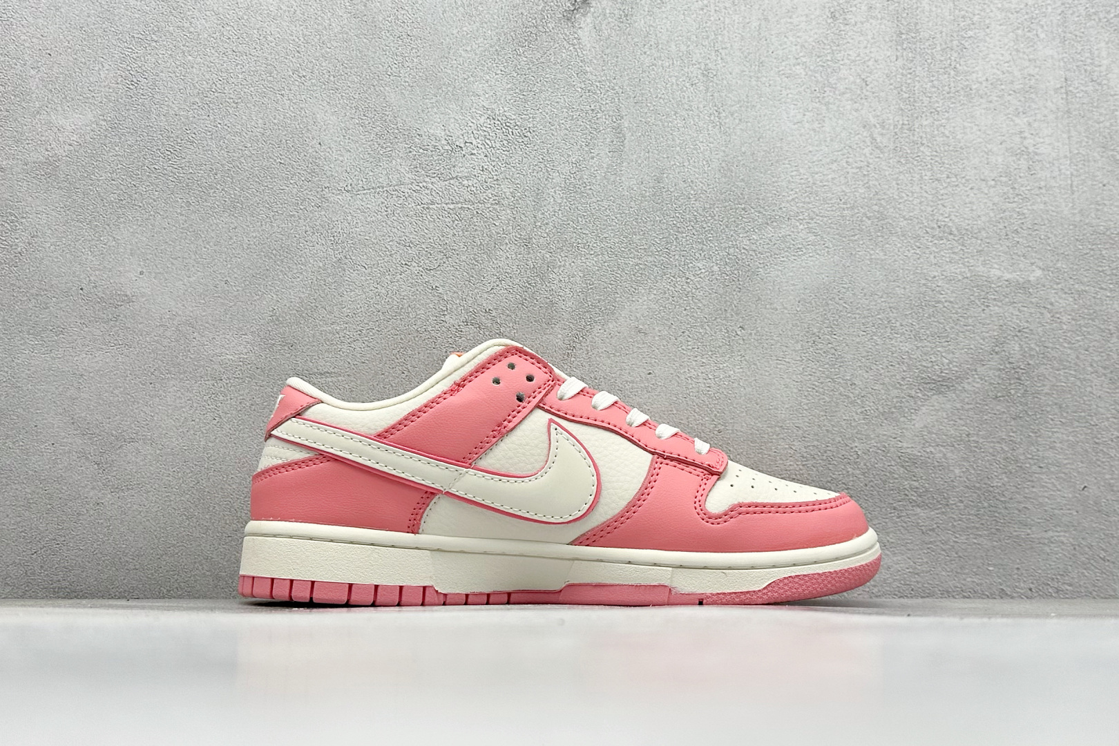 280 XC版Nike SB Dunk Low x LABUBU 粉白小勾  SR2025-008