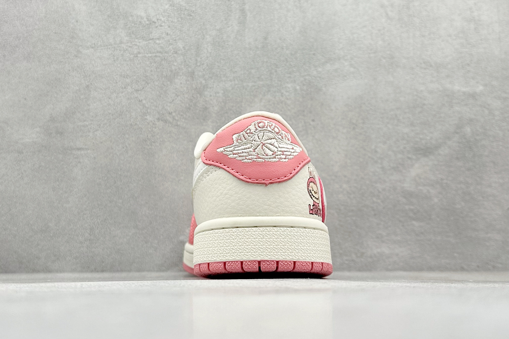 240 Travis Scott x Nike Air Jordan 1 Low x LABUBU涂鸦 Air Jordan 1 Low 反转粉白拉布布倒钩  XB1979-020