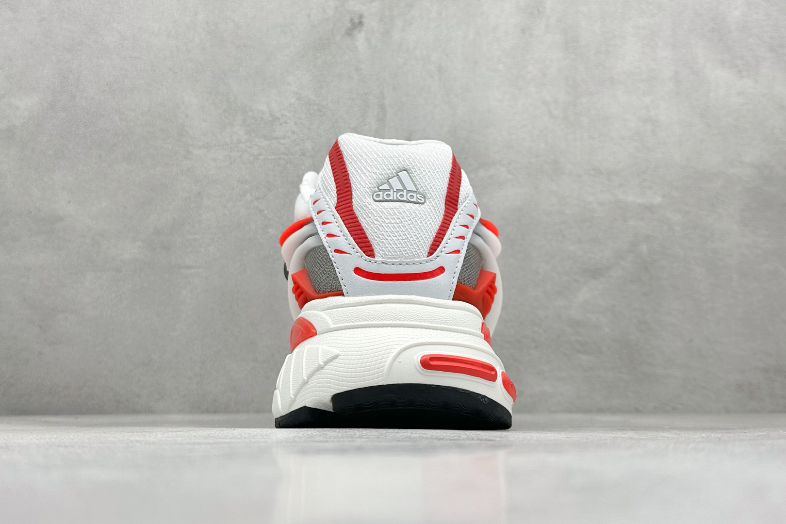 300 AdidOriginals Adistar Jellyfish 阿迪复古舒适防滑减震运动鞋 JP9271