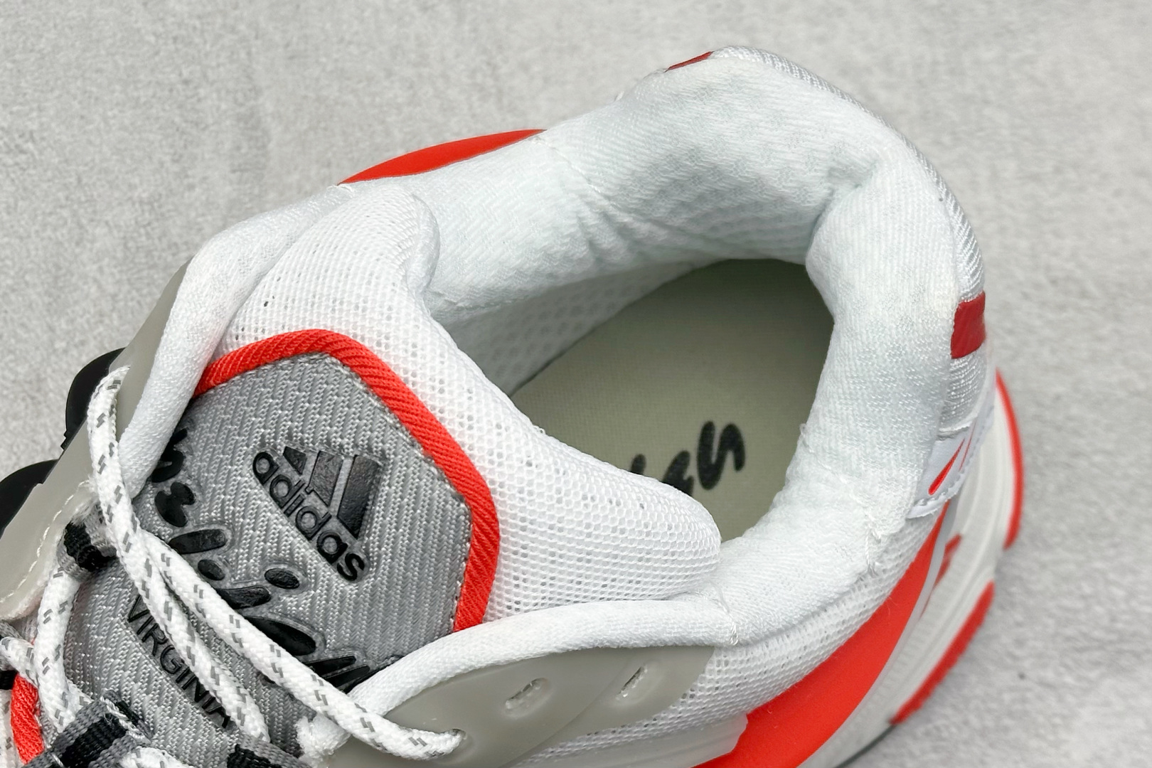 300 AdidOriginals Adistar Jellyfish 阿迪复古舒适防滑减震运动鞋 JP9271