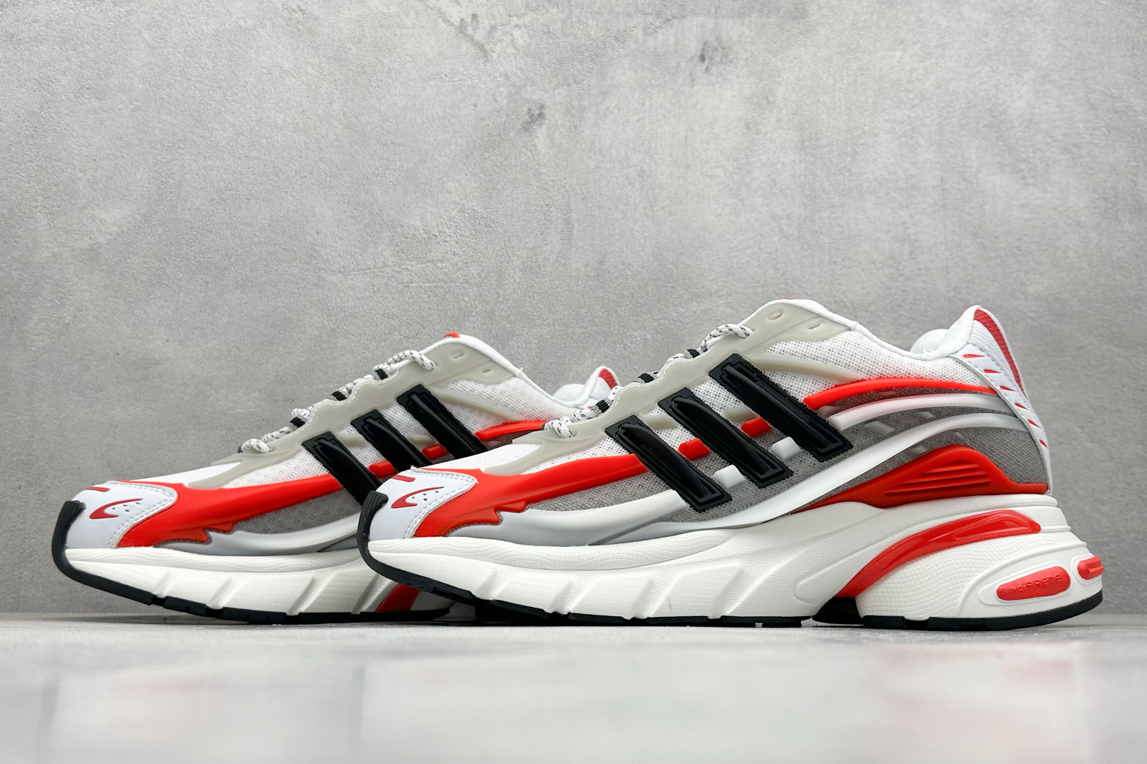300 AdidOriginals Adistar Jellyfish 阿迪复古舒适防滑减震运动鞋 JP9271