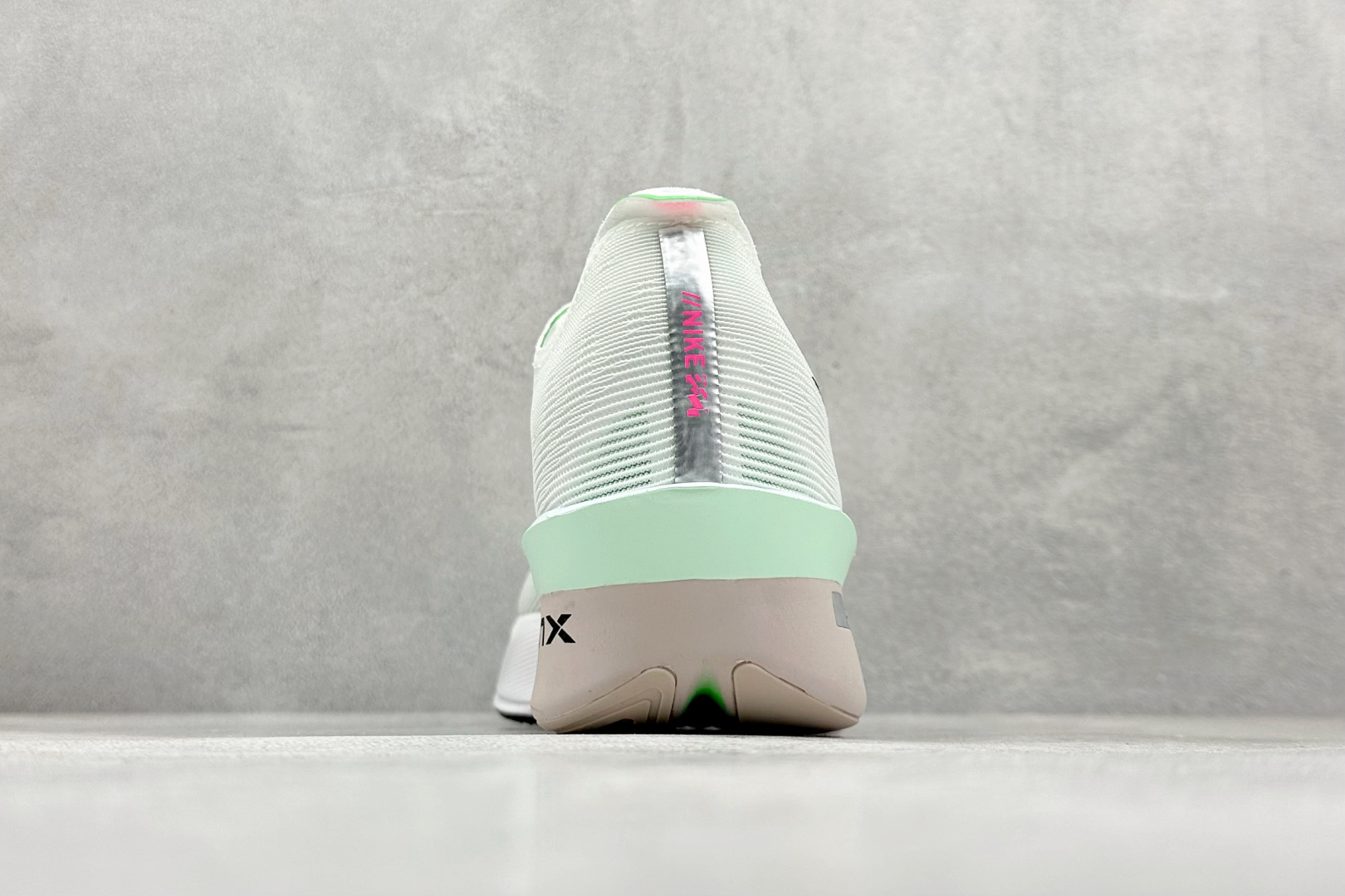 220 Nike ZoomX Vaporfly NEXT% 4耐克 轻量化 网面透气运动鞋  HF6414-101