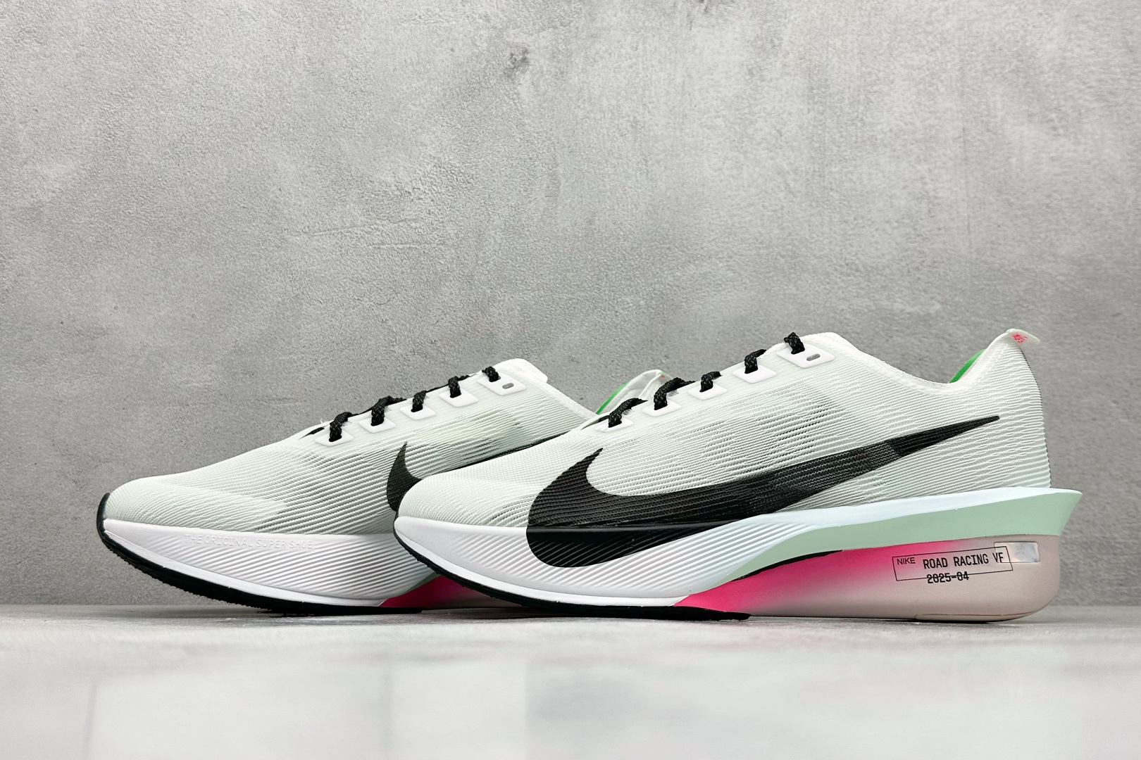 220 Nike ZoomX Vaporfly NEXT% 4耐克 轻量化 网面透气运动鞋  HF6414-101