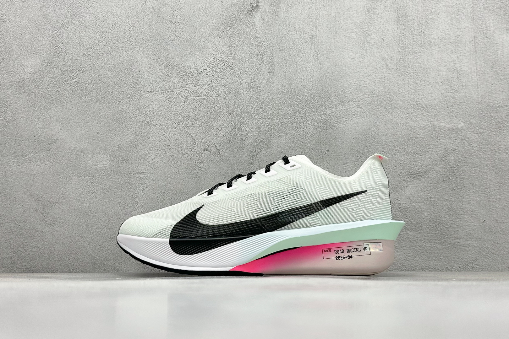220 Nike ZoomX Vaporfly NEXT% 4耐克 轻量化 网面透气运动鞋  HF6414-101