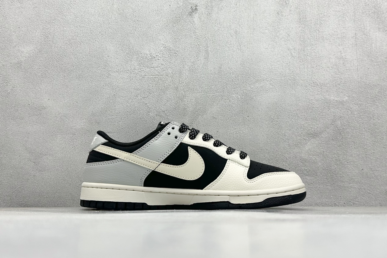 280 Nike SB Dunk Low x KITH 白黑三小勾 QW5836-012