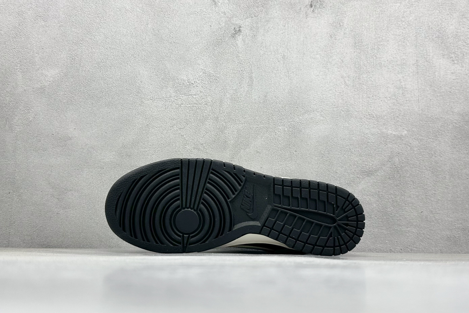 280 Nike SB Dunk Low x KITH 白黑三小勾 QW5836-012