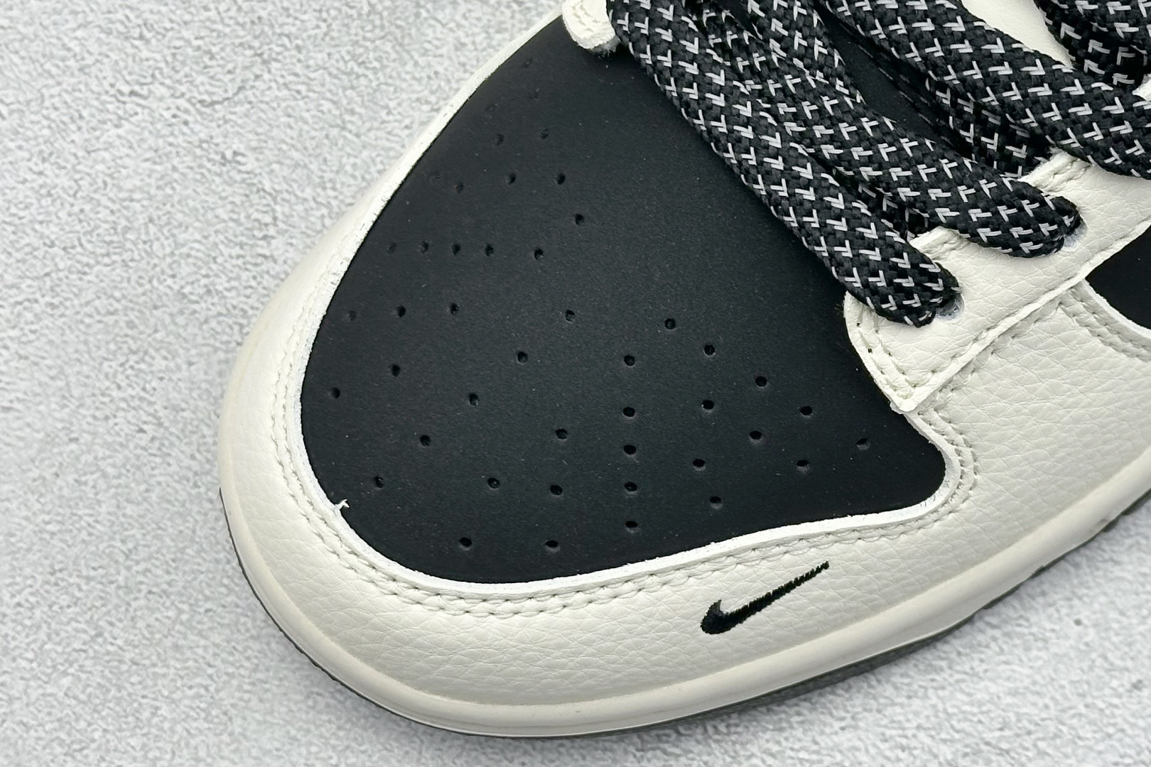 280 Nike SB Dunk Low x KITH 白黑三小勾 QW5836-012