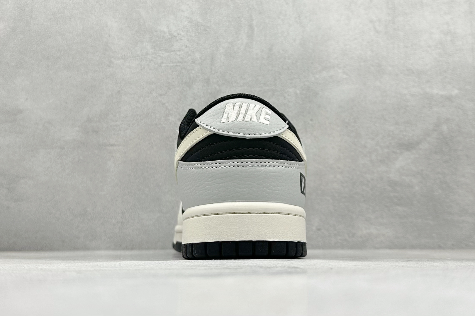 280 Nike SB Dunk Low x KITH 白黑三小勾 QW5836-012