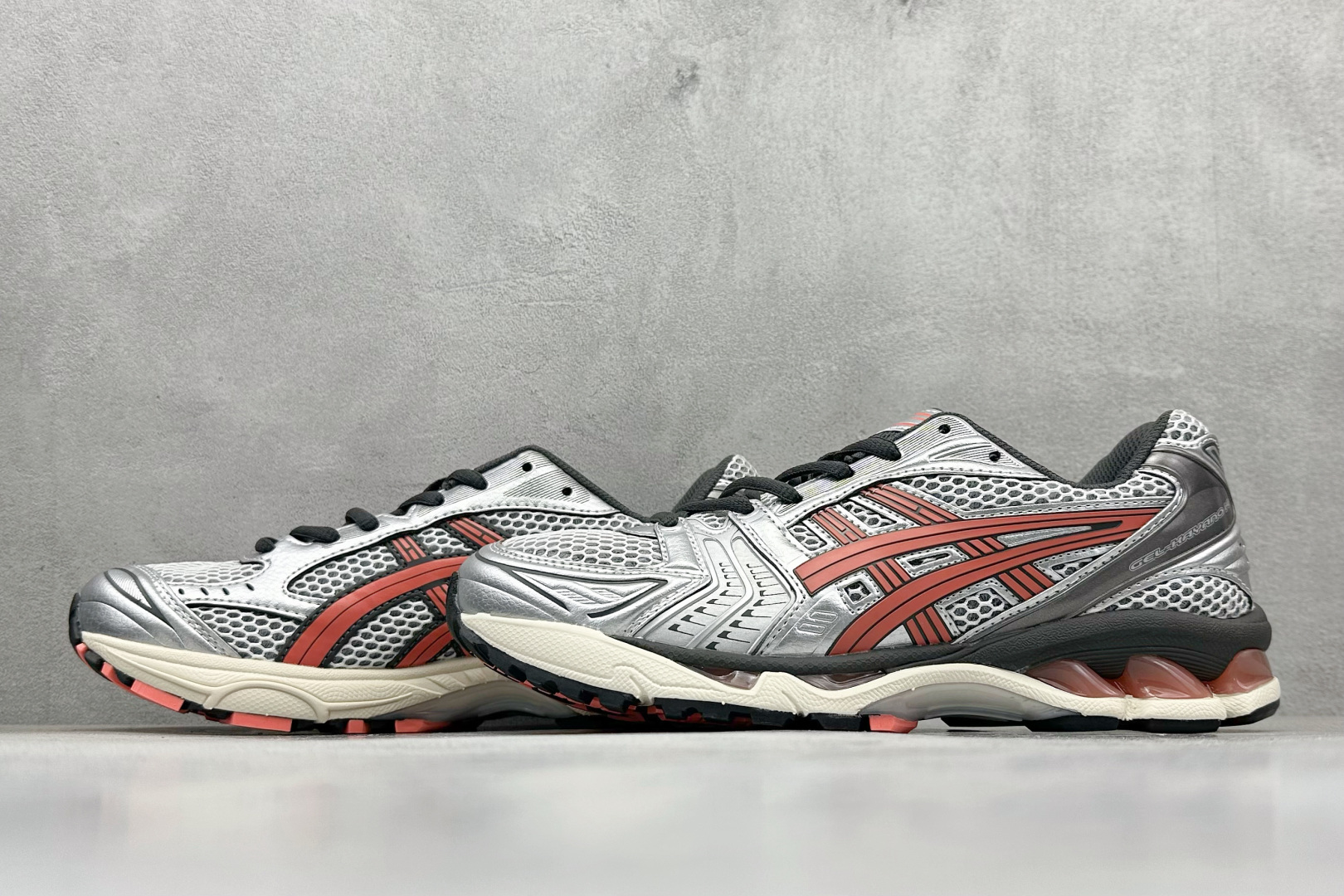 220 Asics Gel-Kayano 14 亚瑟士运动休闲透气专业跑鞋  1203A740-100