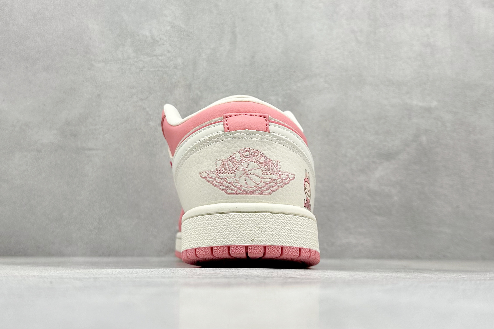 280 XC版Air Jordan 1 Retro Low x LABUBU 米粉拉布布 QR2025-007