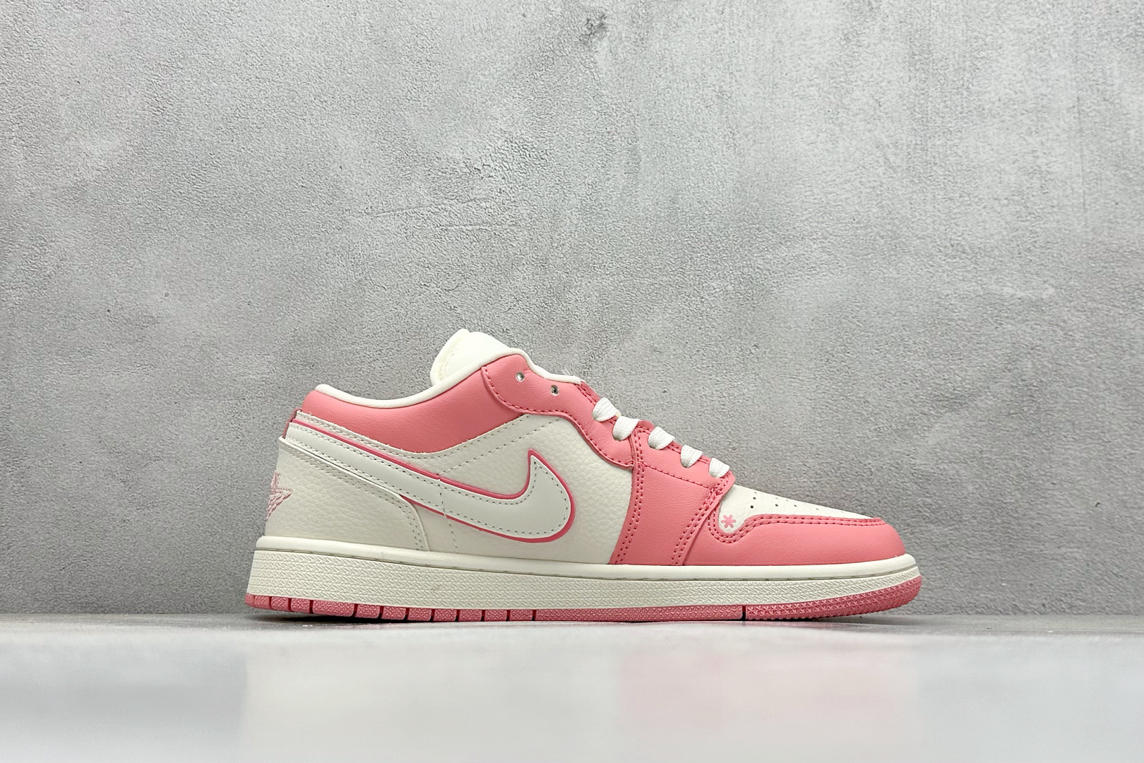 280 XC版Air Jordan 1 Retro Low x LABUBU 米粉拉布布 QR2025-007