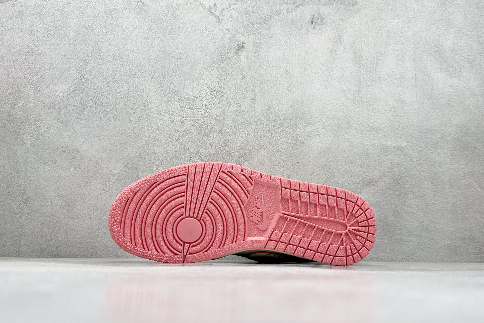 280 XC版Air Jordan 1 Retro Low x LABUBU 米粉拉布布 QR2025-007