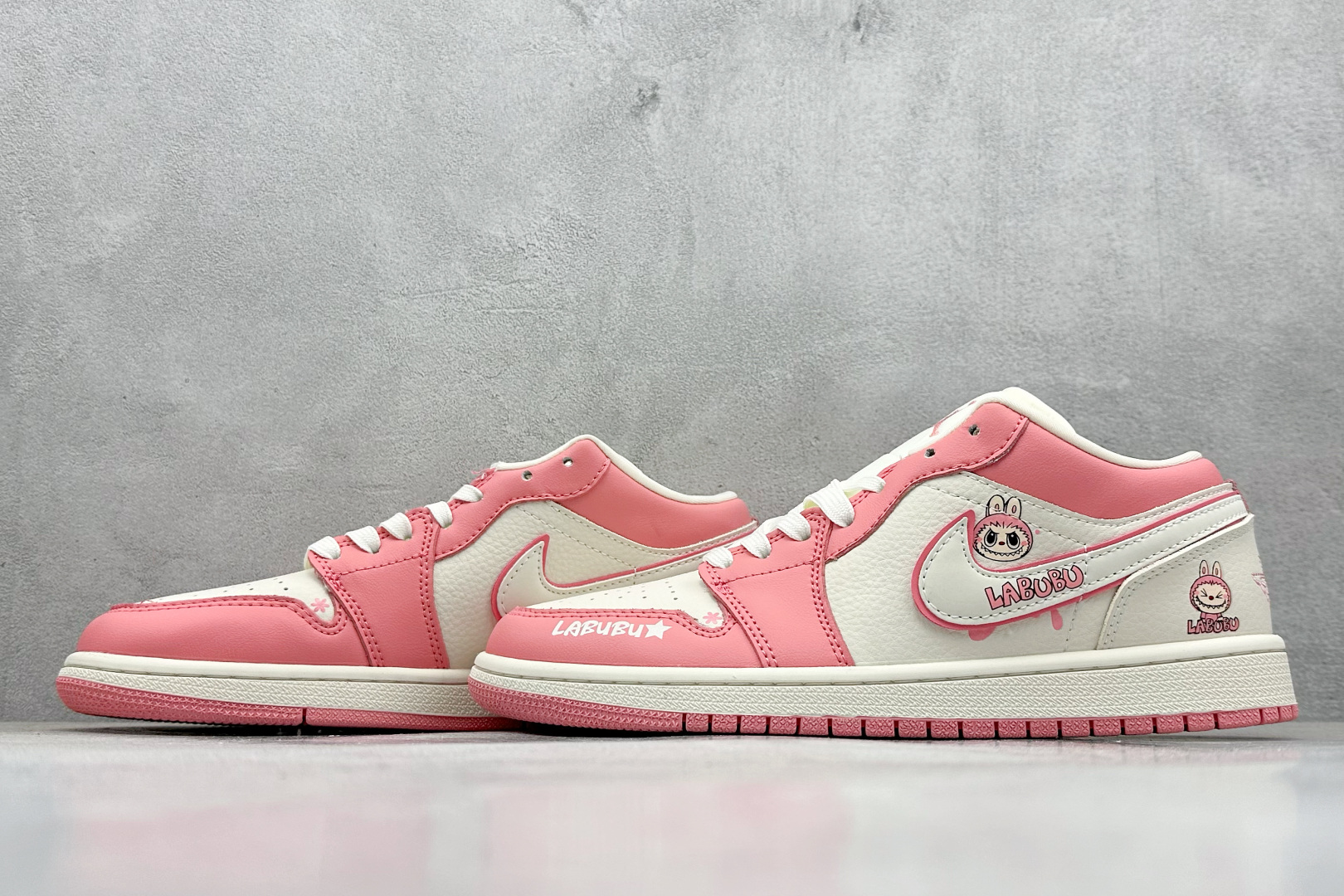 280 XC版Air Jordan 1 Retro Low x LABUBU 米粉拉布布 QR2025-007