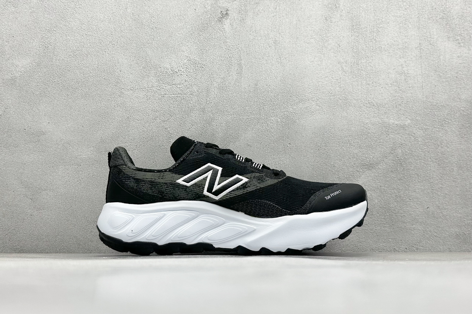 210 新百伦New Balance W880系列舒适缓震跑步鞋 复古老爹风休闲运动慢跑鞋 W880B15