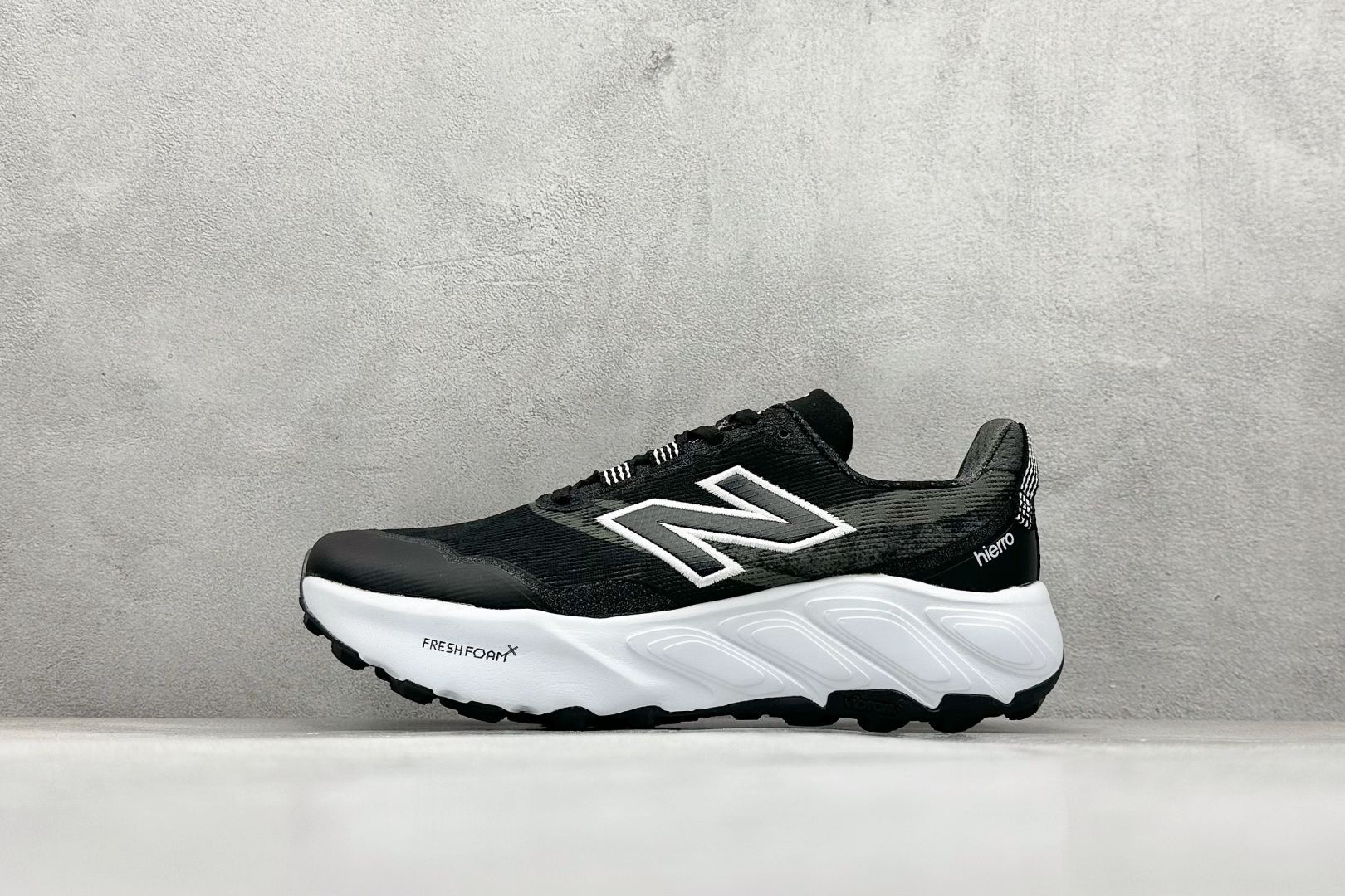 210 新百伦New Balance W880系列舒适缓震跑步鞋 复古老爹风休闲运动慢跑鞋 W880B15