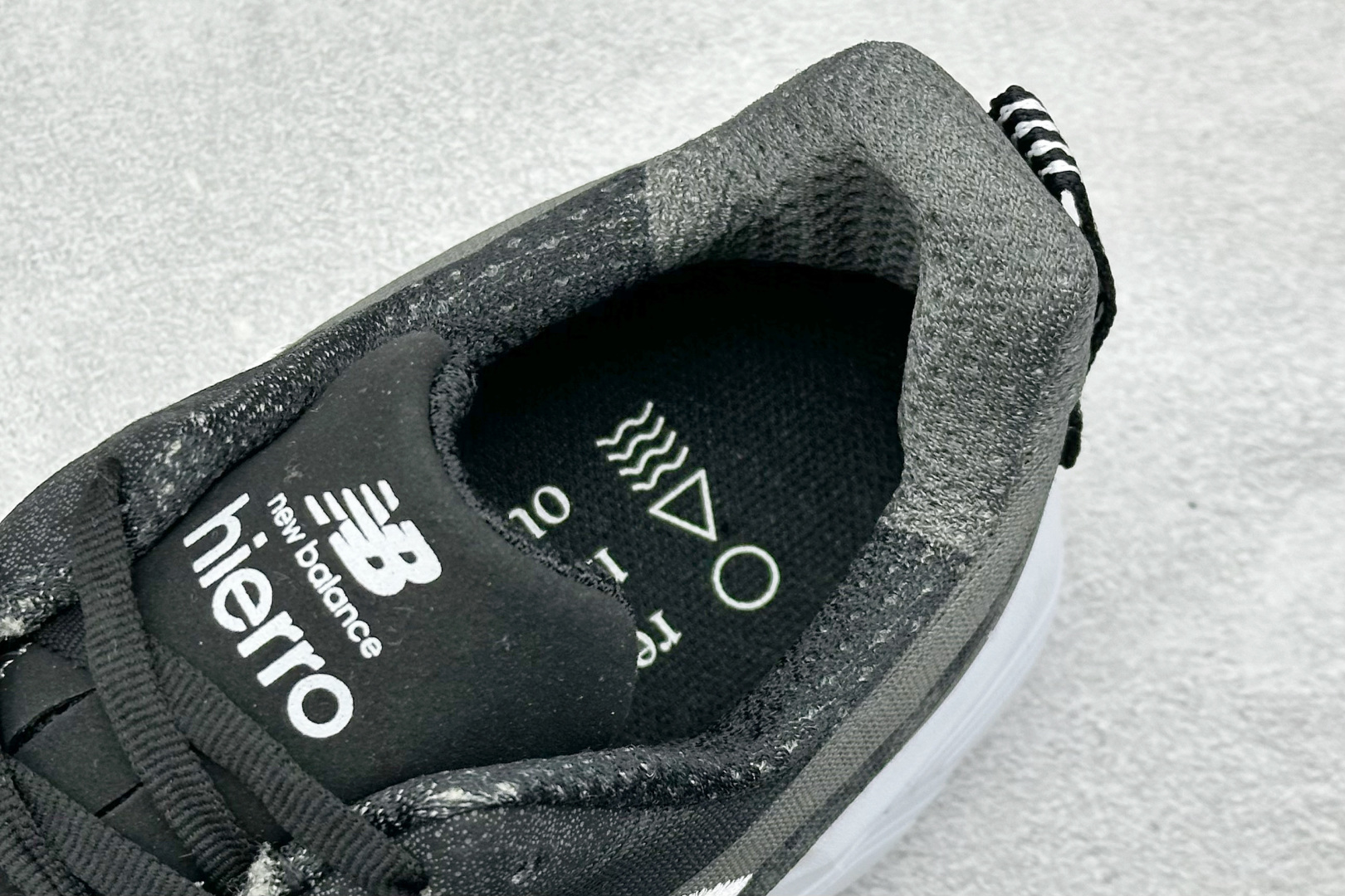 210 新百伦New Balance W880系列舒适缓震跑步鞋 复古老爹风休闲运动慢跑鞋 W880B15