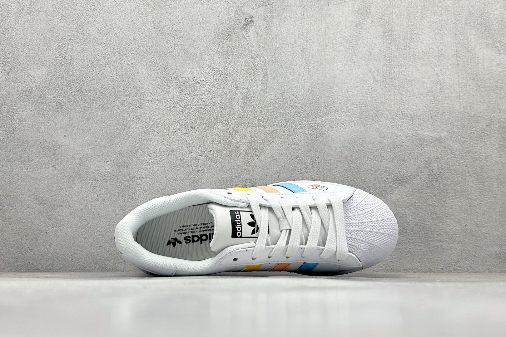220 AD Originals Superstar x KAWS 白蓝  BZ2537