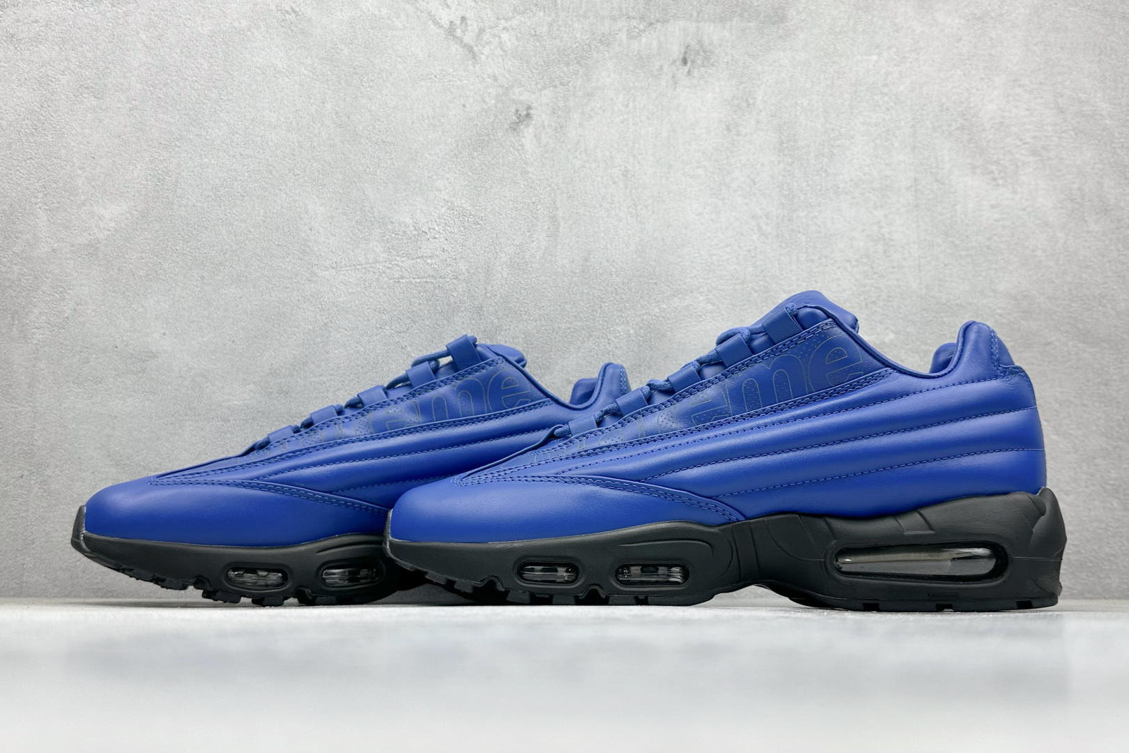  放店私
NIKE AIR MAX 95 LUX 耐克 气垫复古慢跑百搭鞋休闲运动鞋
这双鞋采用前脚掌开